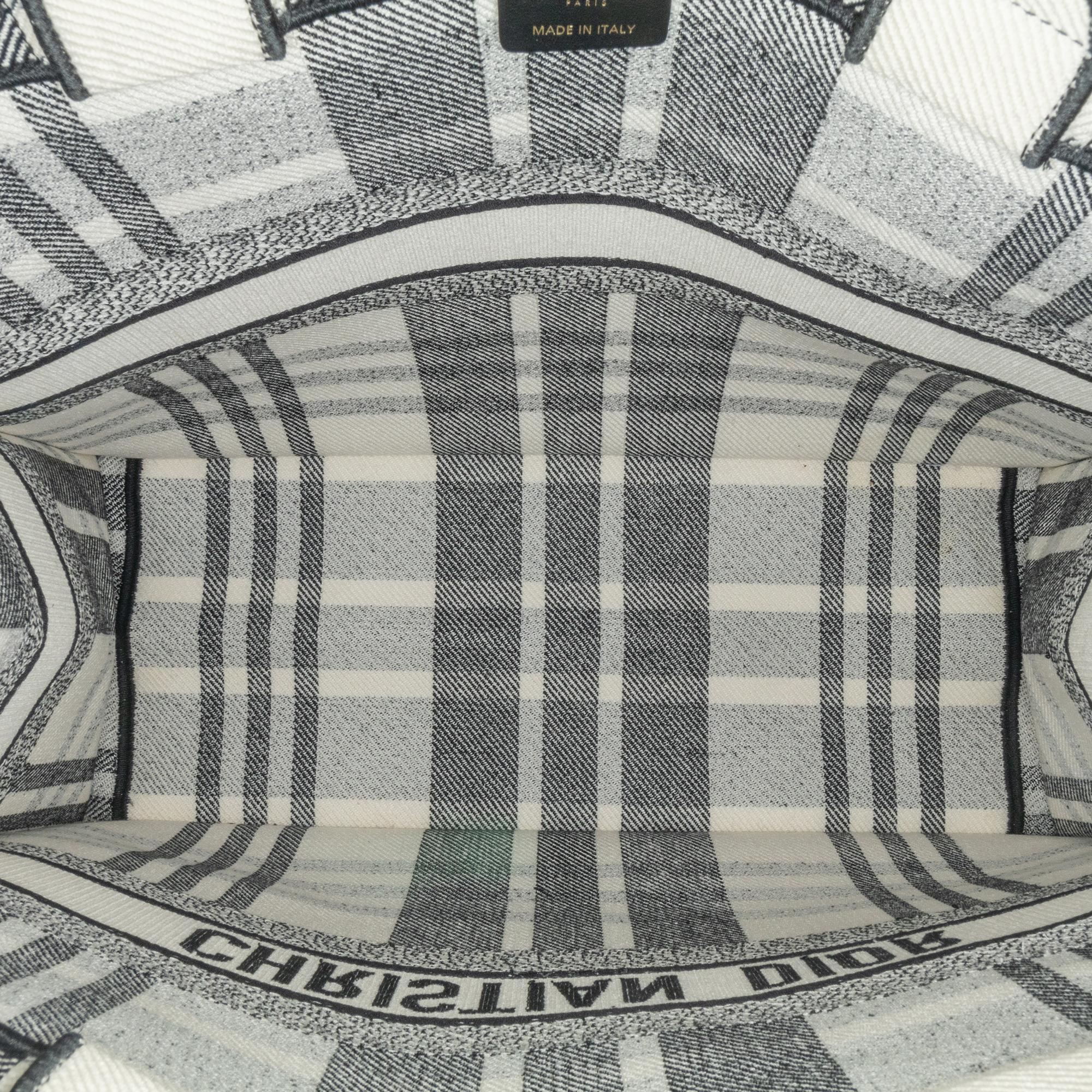 Dior Large Check'n'Dior Book Tote (SHG-ZkMe5m)