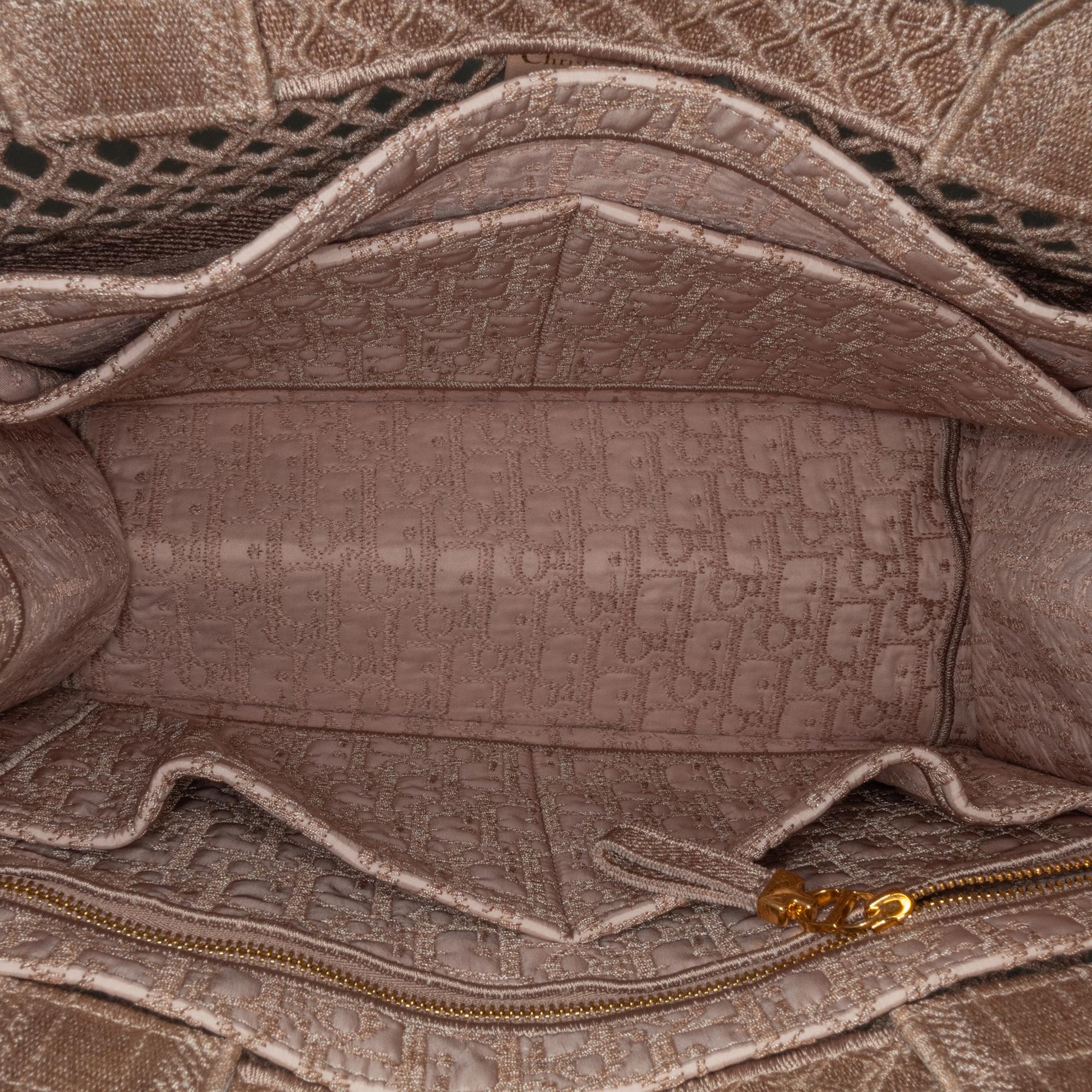 Dior Medium Mesh Book Tote (SHG-aQJ0hh)