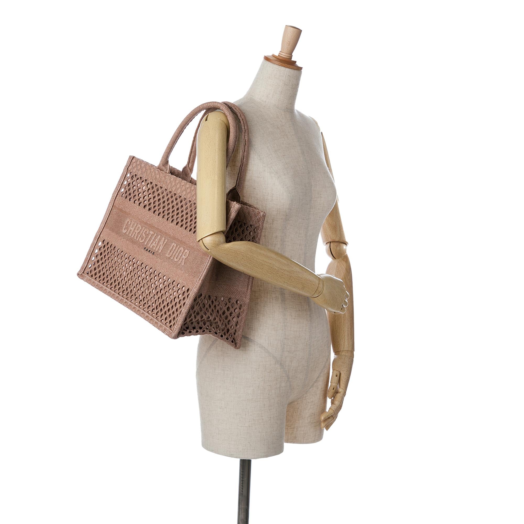 Dior Medium Mesh Book Tote (SHG-aQJ0hh)