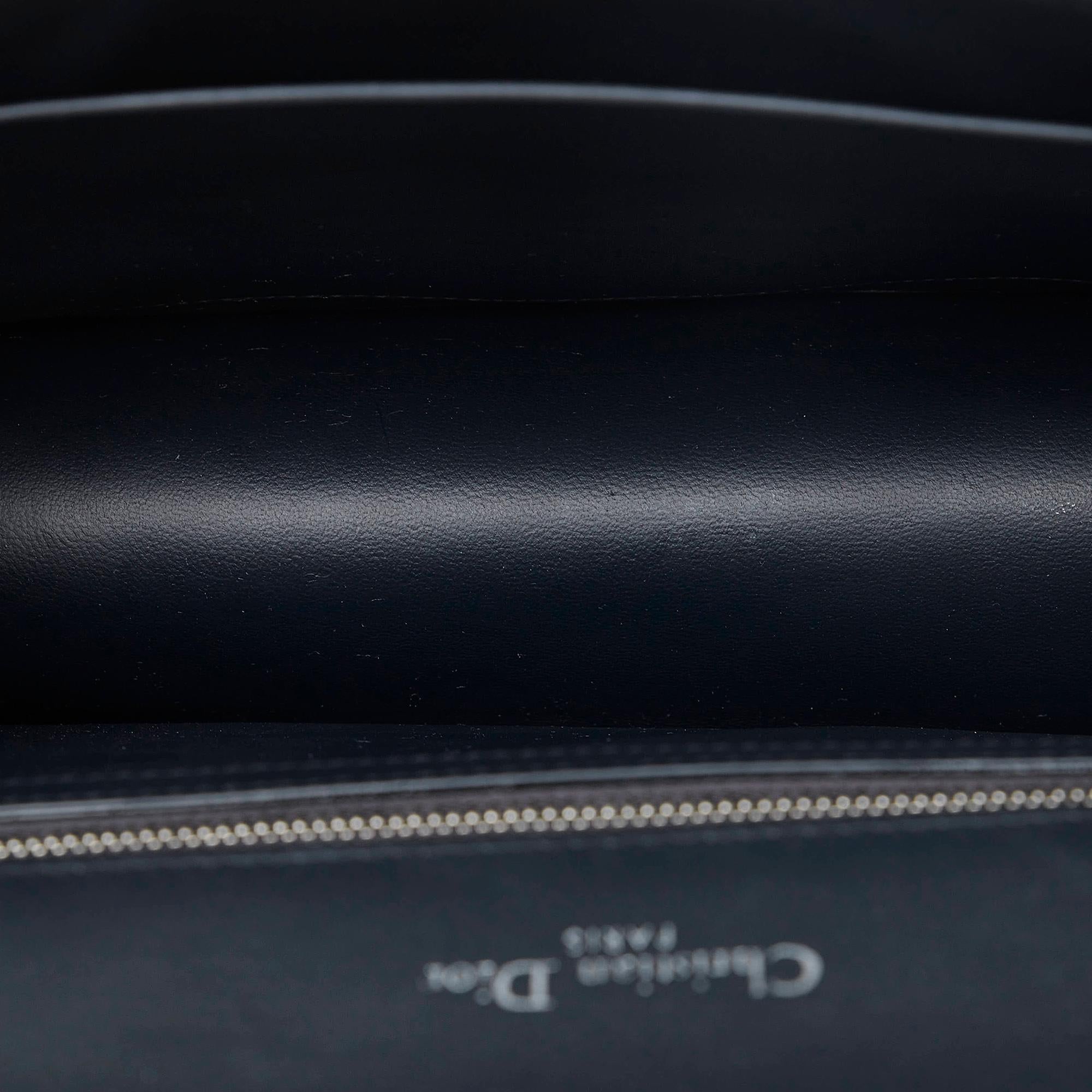 Dior Microcannage Diorama Wallet on Chain (SHG-S7bj1Q)