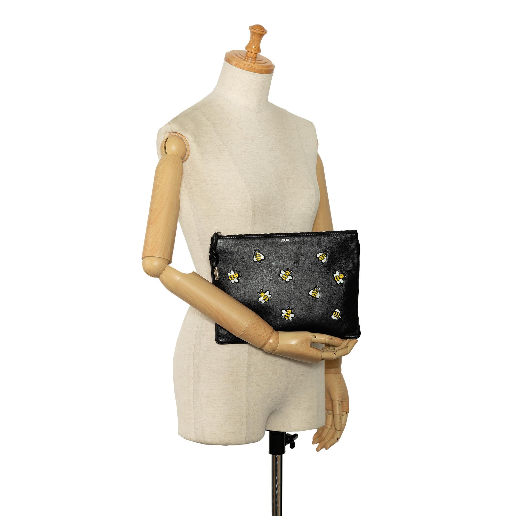 Dior x Kaws Bee Clutch Bag (SHG-x0f5DC)
