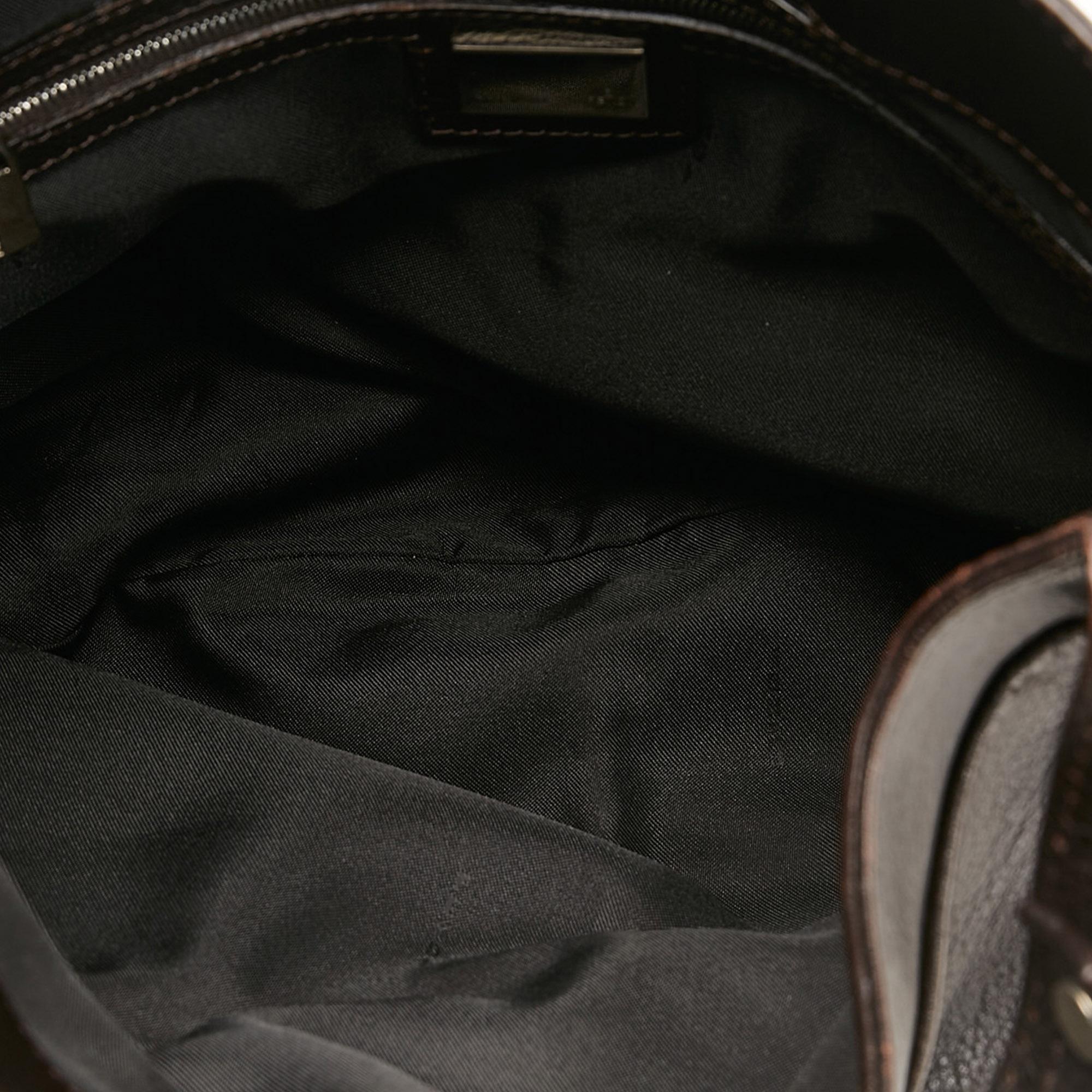 Fendi Oyster Shoulder Bag (SHG-DL89xb)