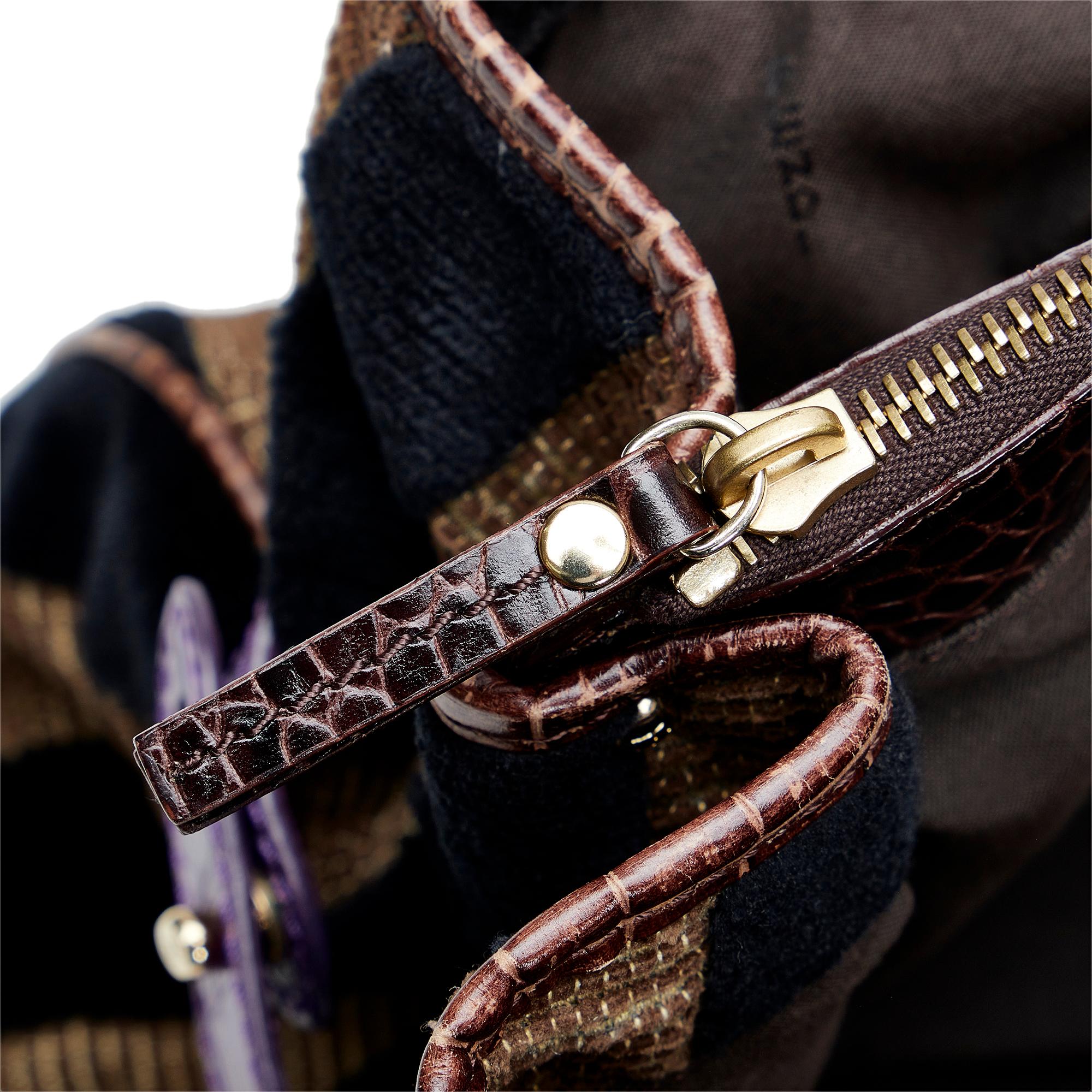 Fendi Pequin Handbag (SHG-UTQaNE)