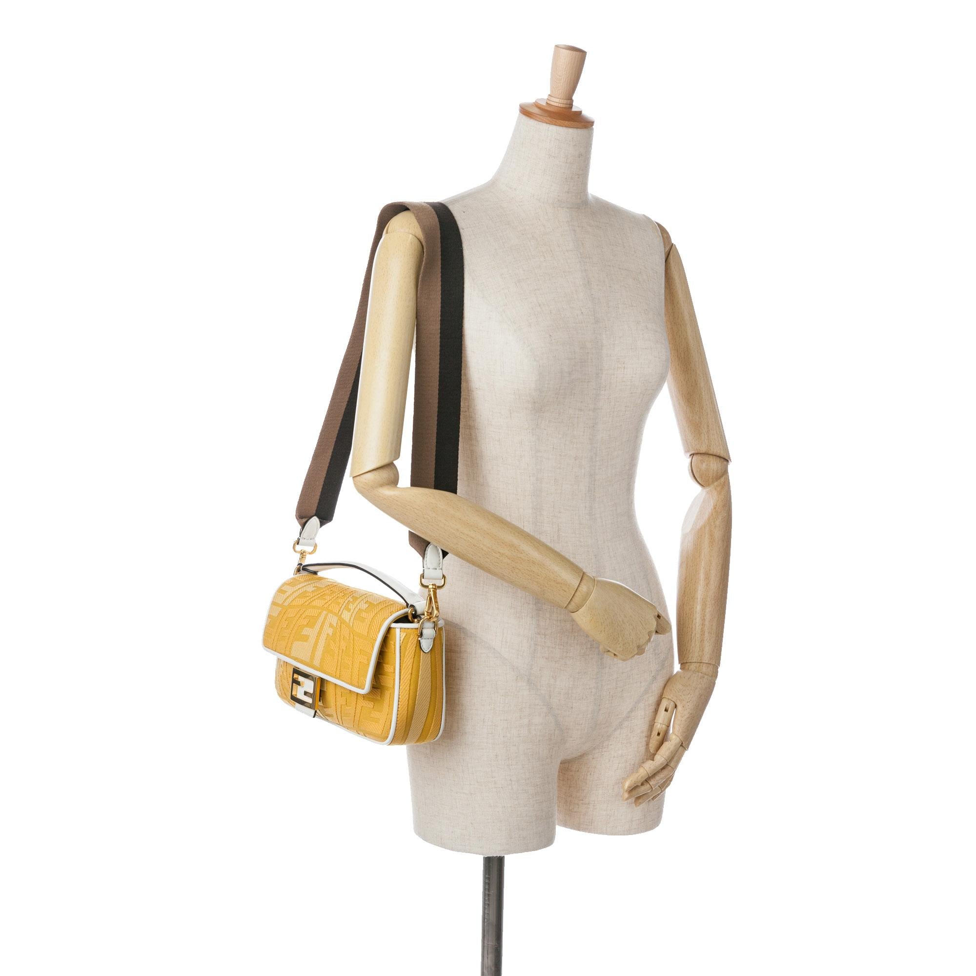 Fendi Sarah Coleman FF Canvas Fisheye Baguette Satchel (SHG-jIeRtT)