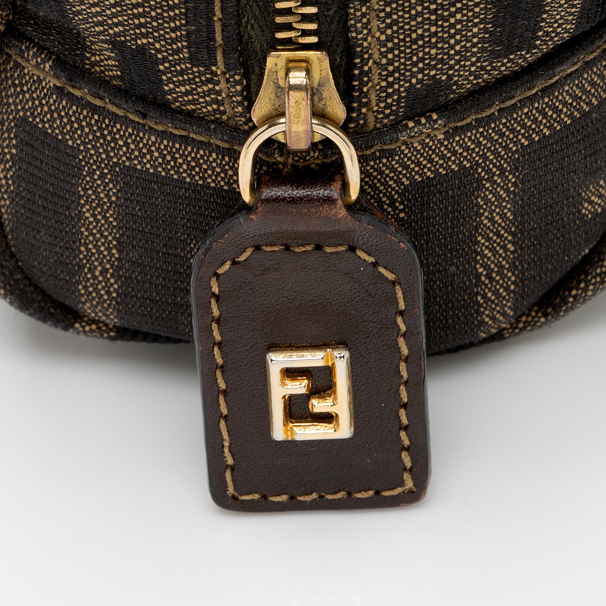 Fendi Vintage Zucca Small Cosmetic Bag (SHF-0emZkm)