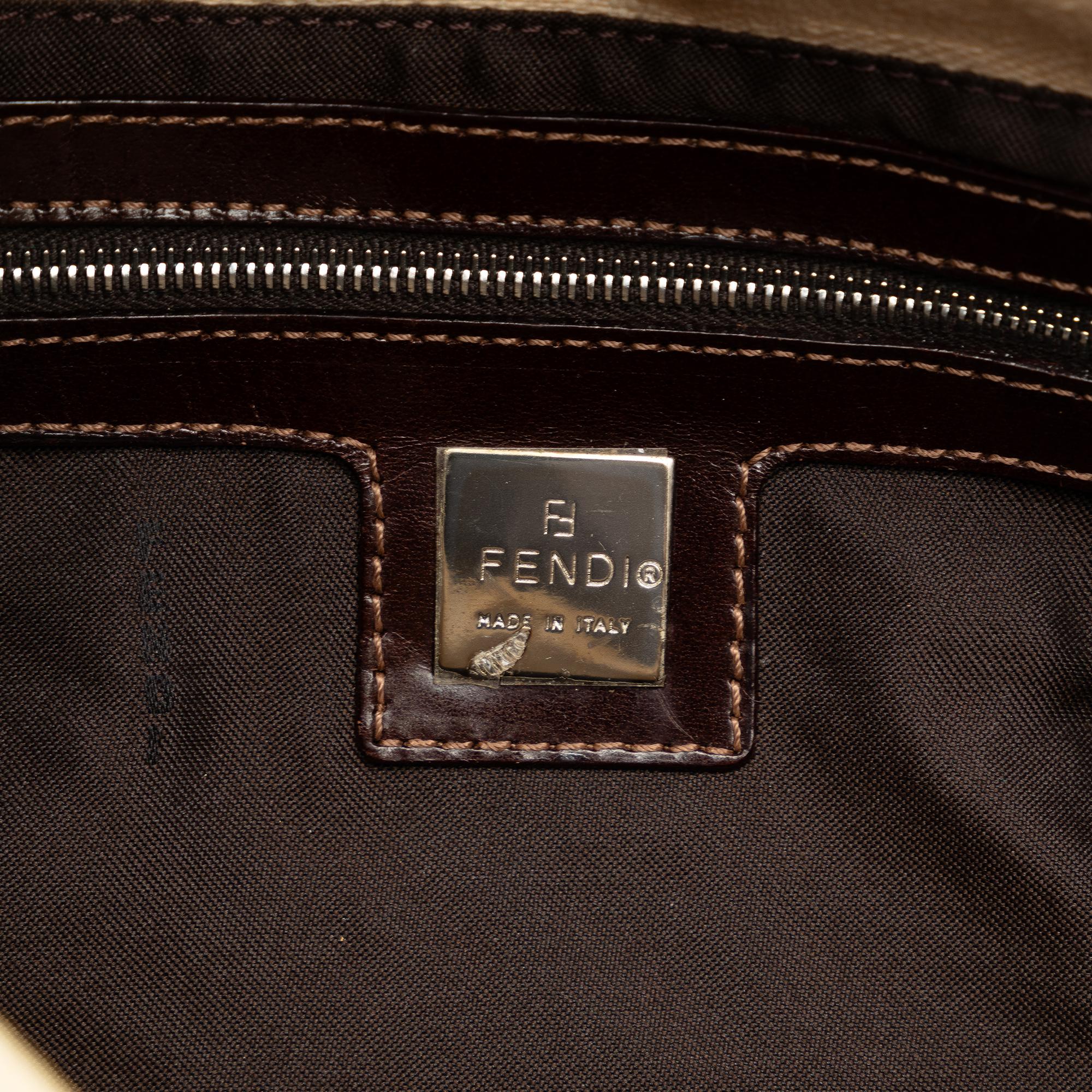 Fendi Zucca Canvas Baguette (SHG-jHAKjs)