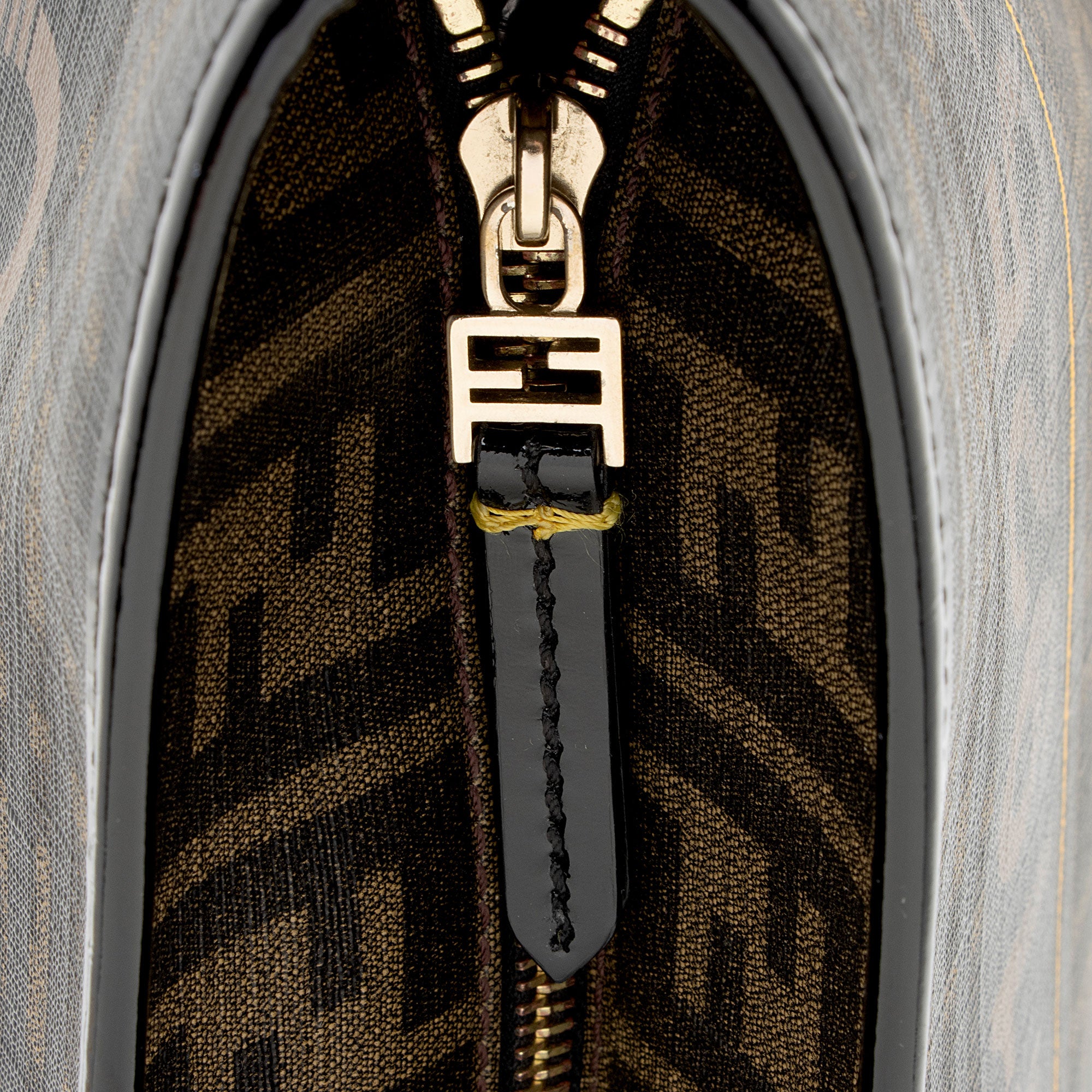 Fendi Zucca Canvas Logo Medium Roll Tote (SHF-U2XZrj)