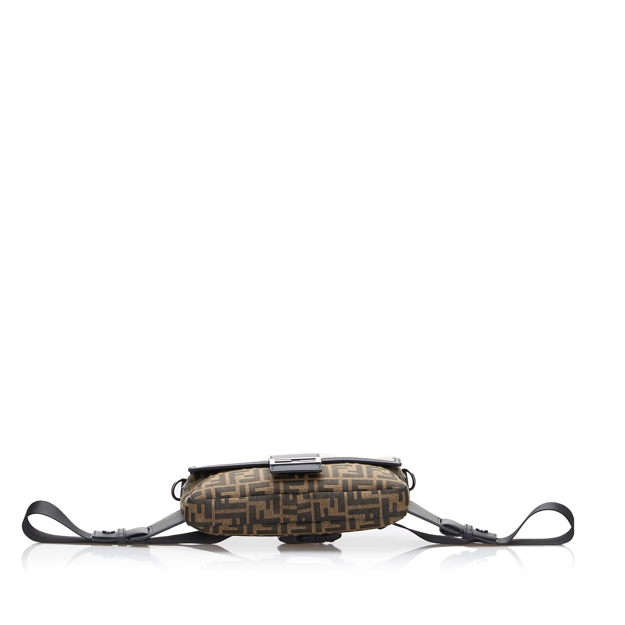 Fendi Zucca Convertible Belt Bag (SHG-puMwVP)