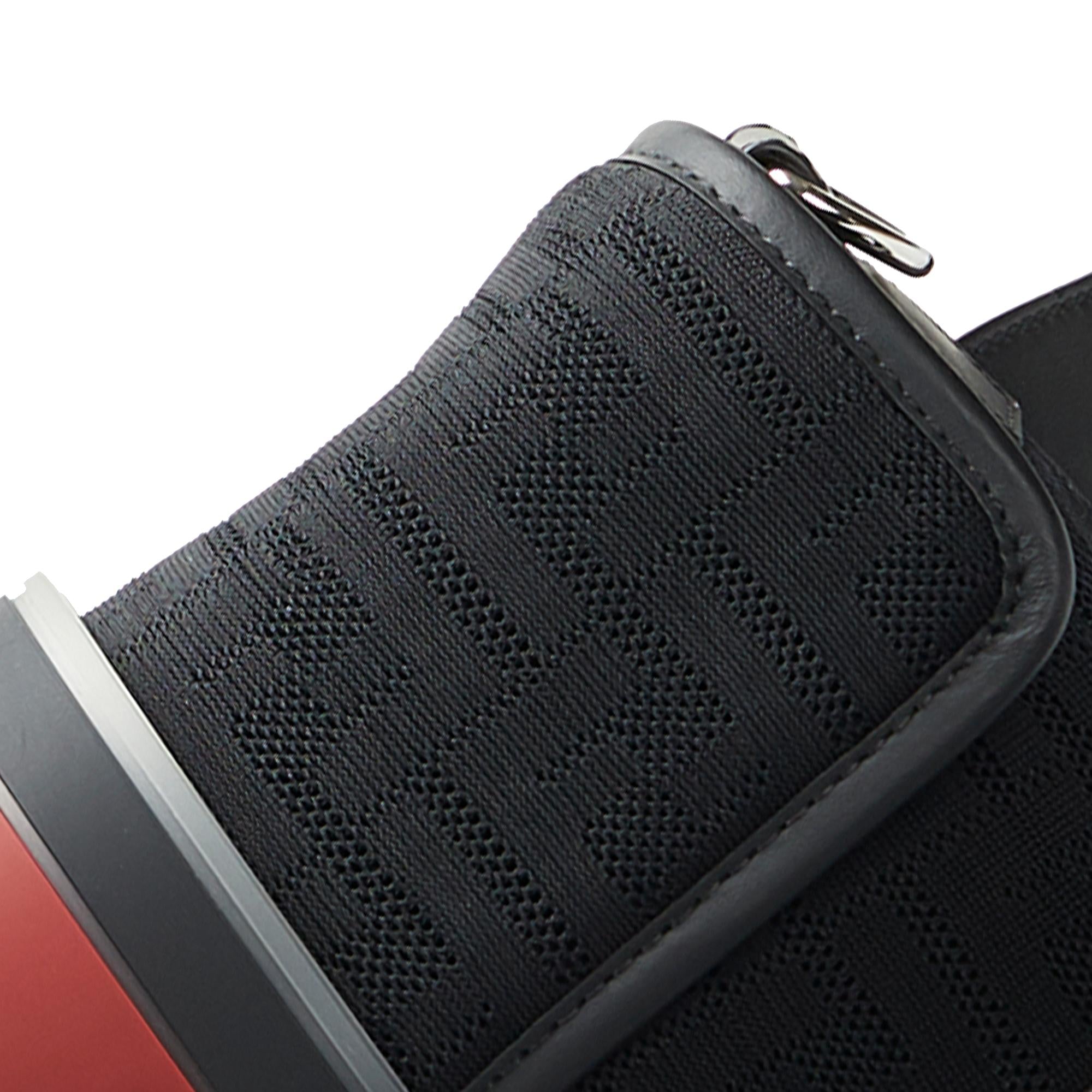 Fendi Zucca Convertible Belt Bag (SHG-pWsJAN)