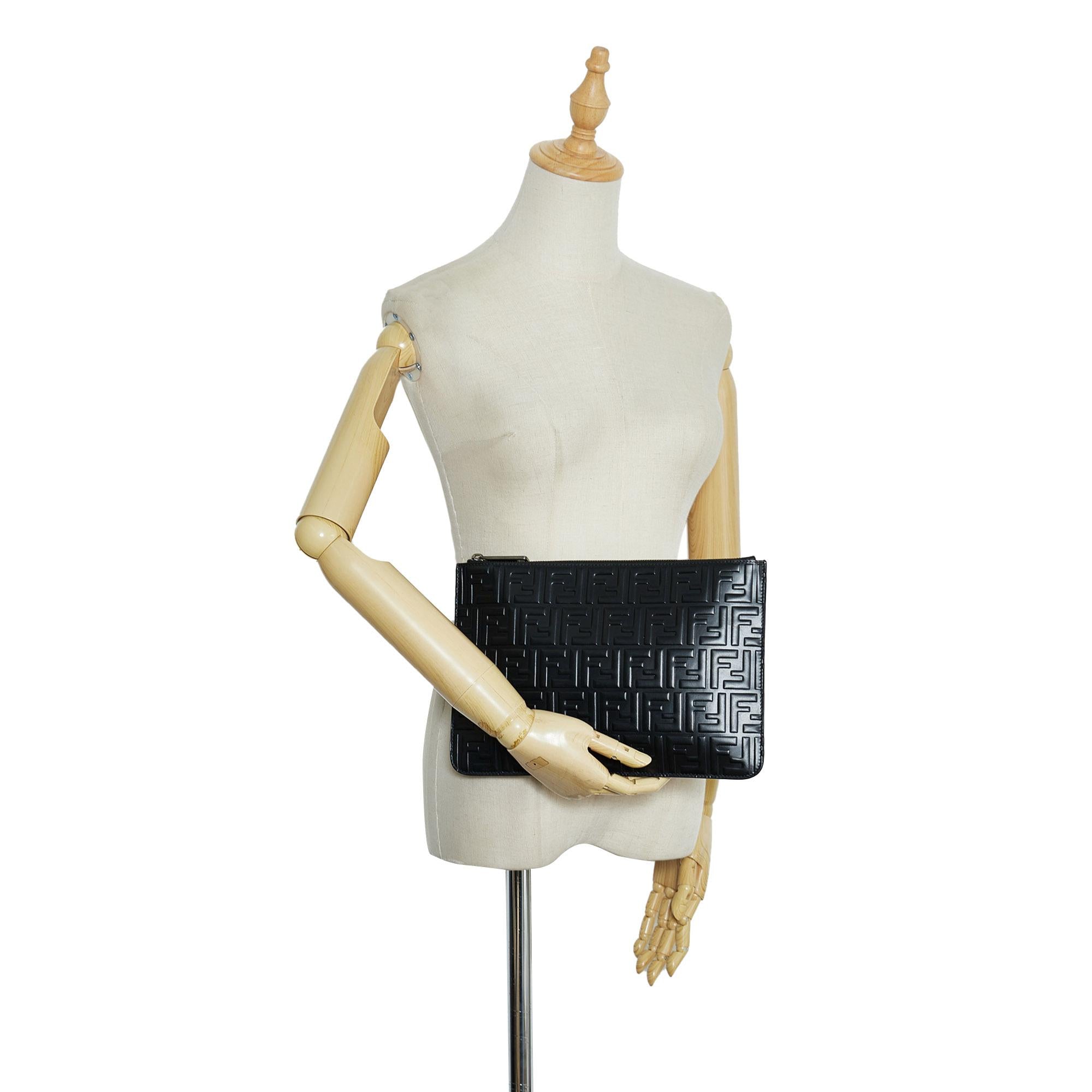 Fendi Zucca Embossed Zip Pouch (SHG-ocVOj7)