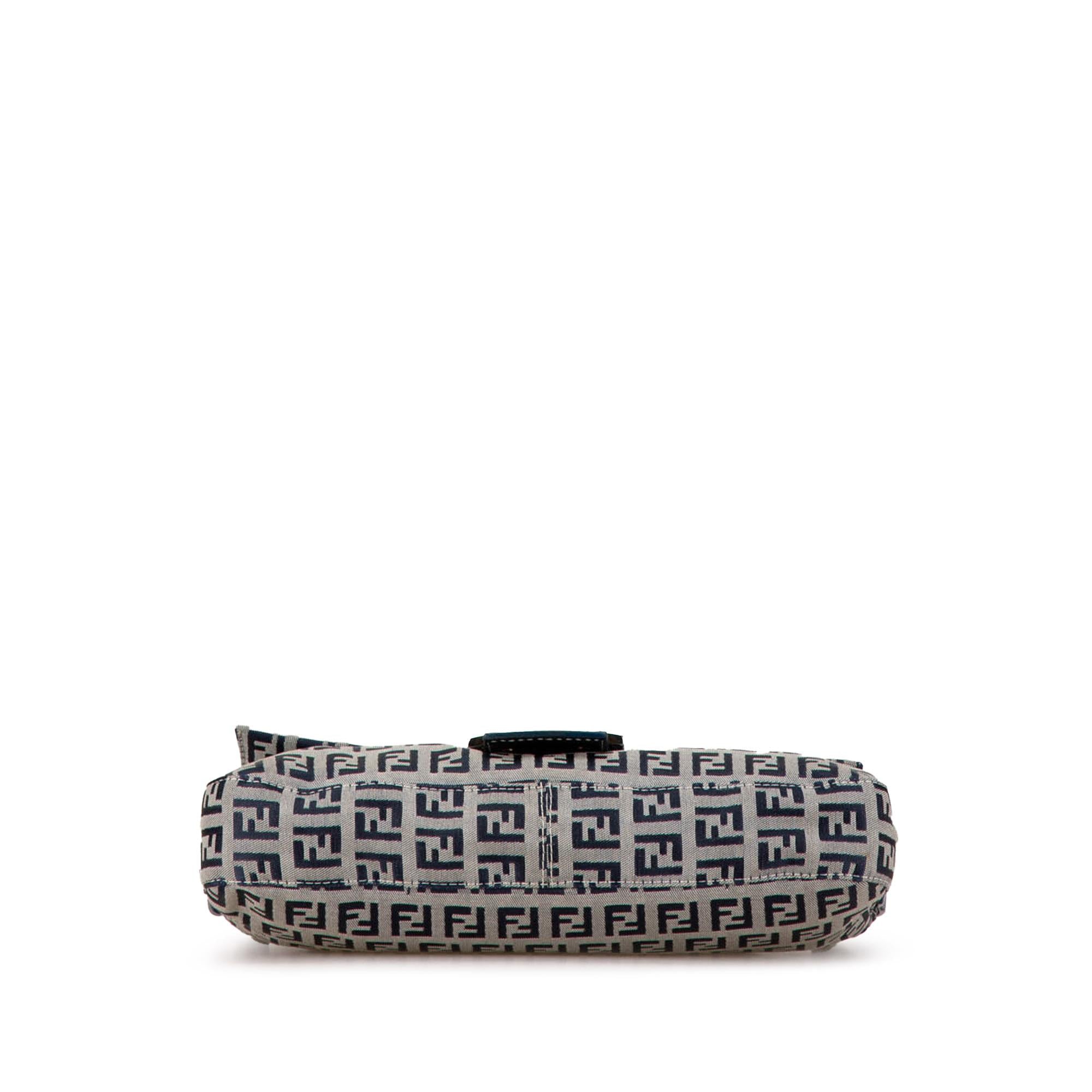 Fendi Zucchino Canvas Baguette (SHG-tkcgJi)