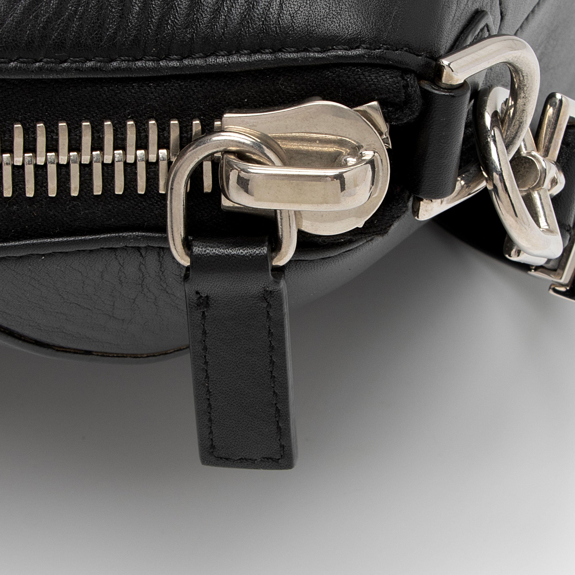 Givenchy Calfskin 3D Antigona Medium Satchel (SHF-O2REwL)