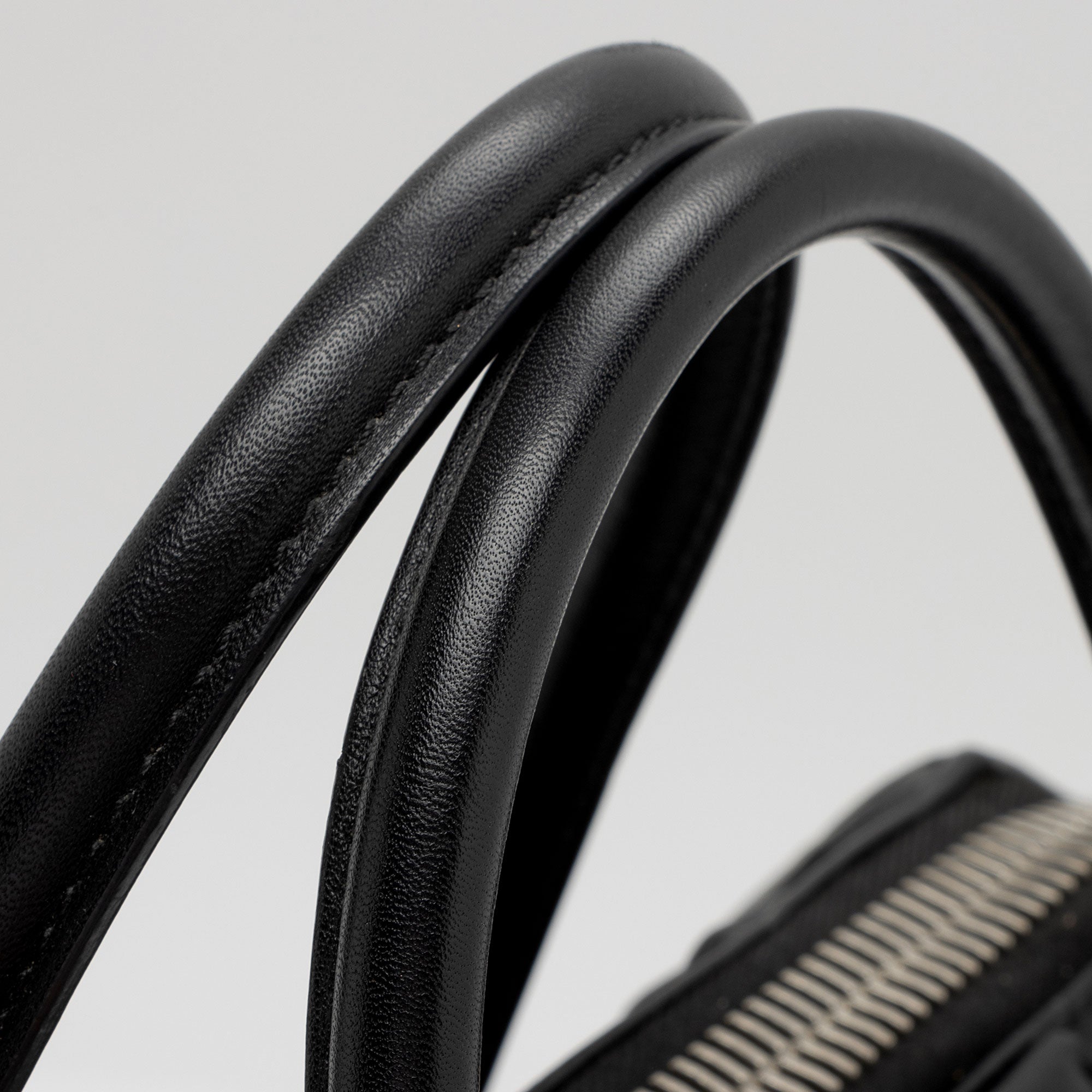 Givenchy Calfskin 3D Antigona Medium Satchel (SHF-O2REwL)