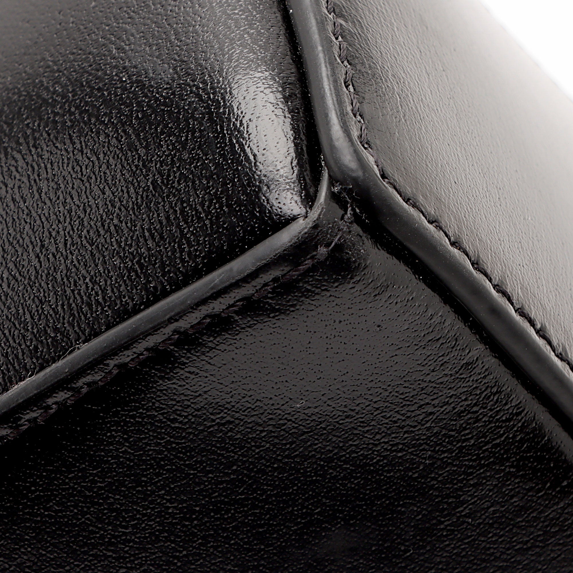 Givenchy Calfskin Cut Out Mini G Cube Chain Bag (SHF-AOJysH)