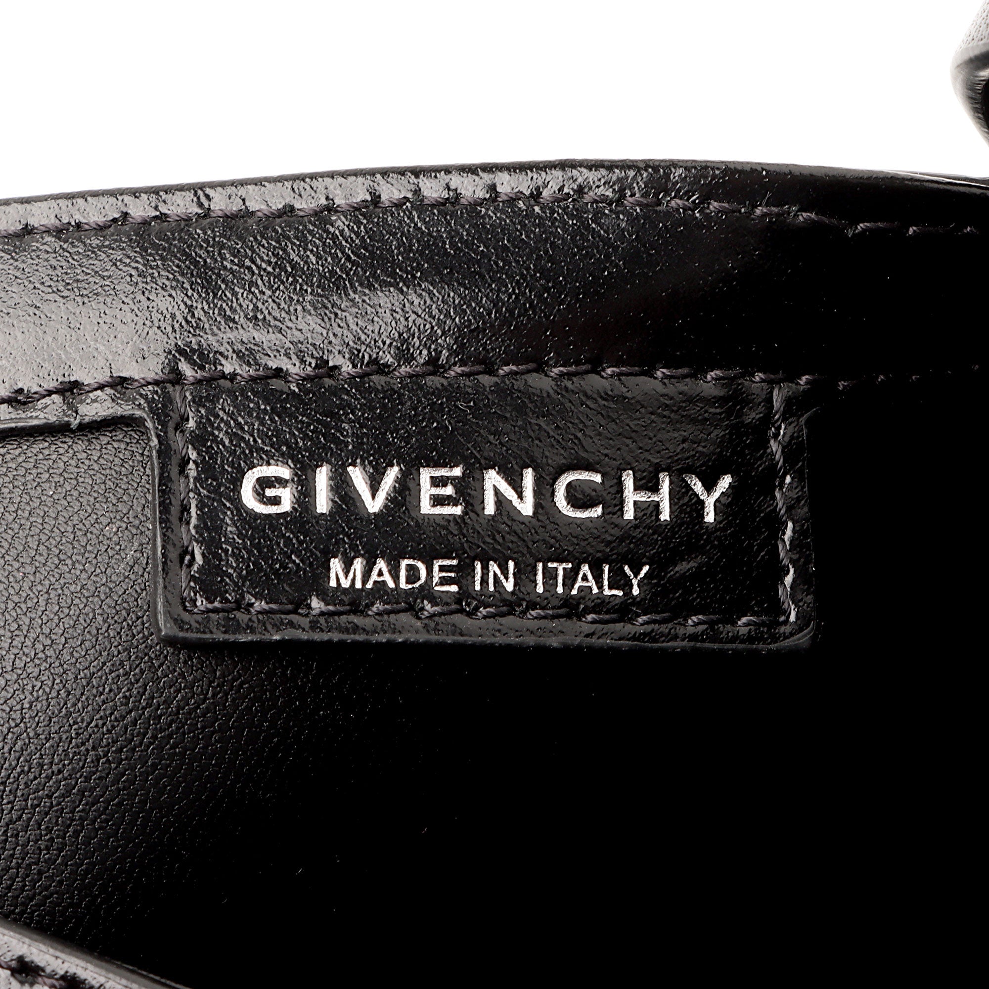 Givenchy Calfskin Cut Out Mini G Cube Chain Bag (SHF-AOJysH)