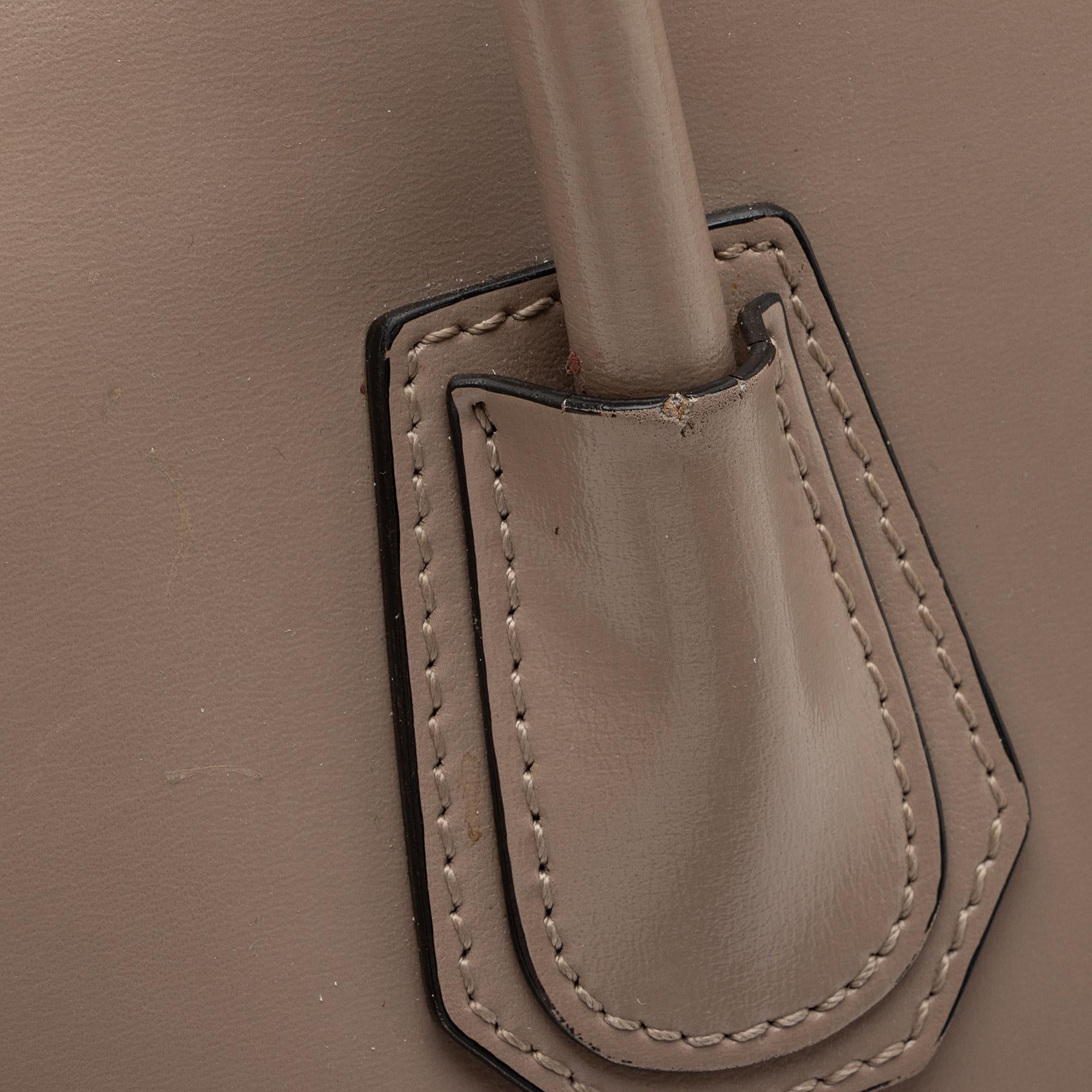 Givenchy Glazed Leather Antigona Small Satchel (SHF-Tf0lMp)