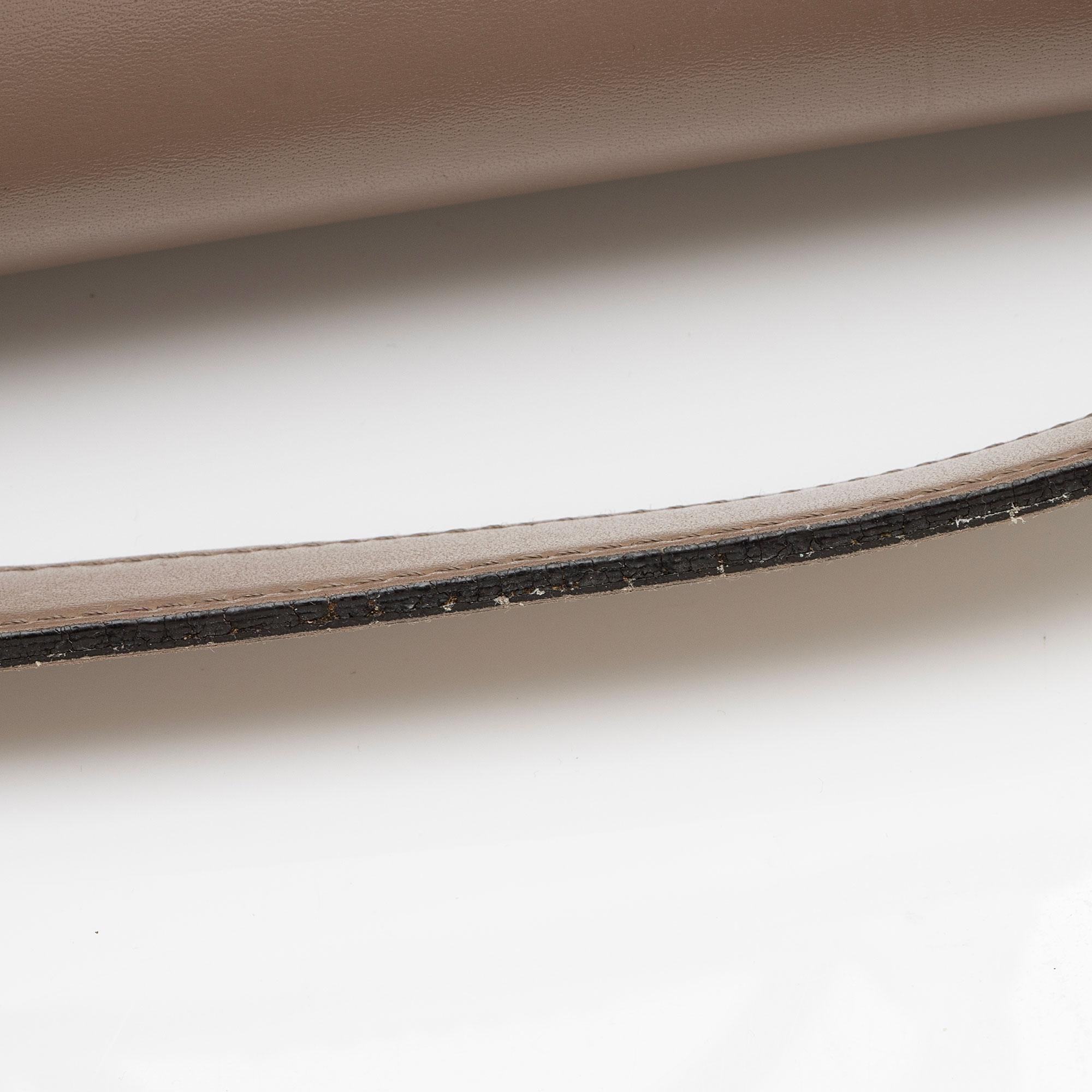 Givenchy Glazed Leather Antigona Small Satchel (SHF-Tf0lMp)