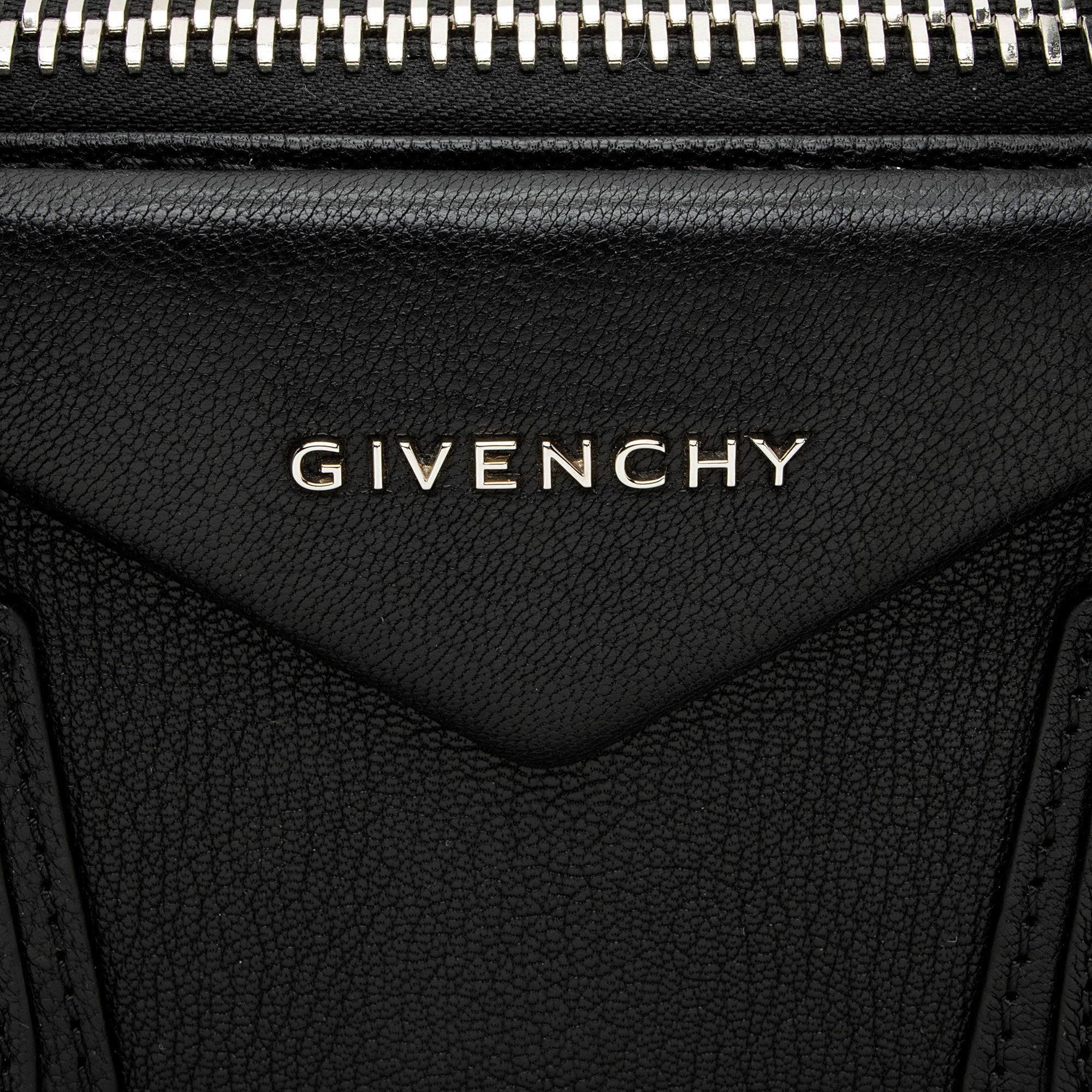 Givenchy Sugar Goatskin Antigona Small Satchel (SHF-jNezrl)