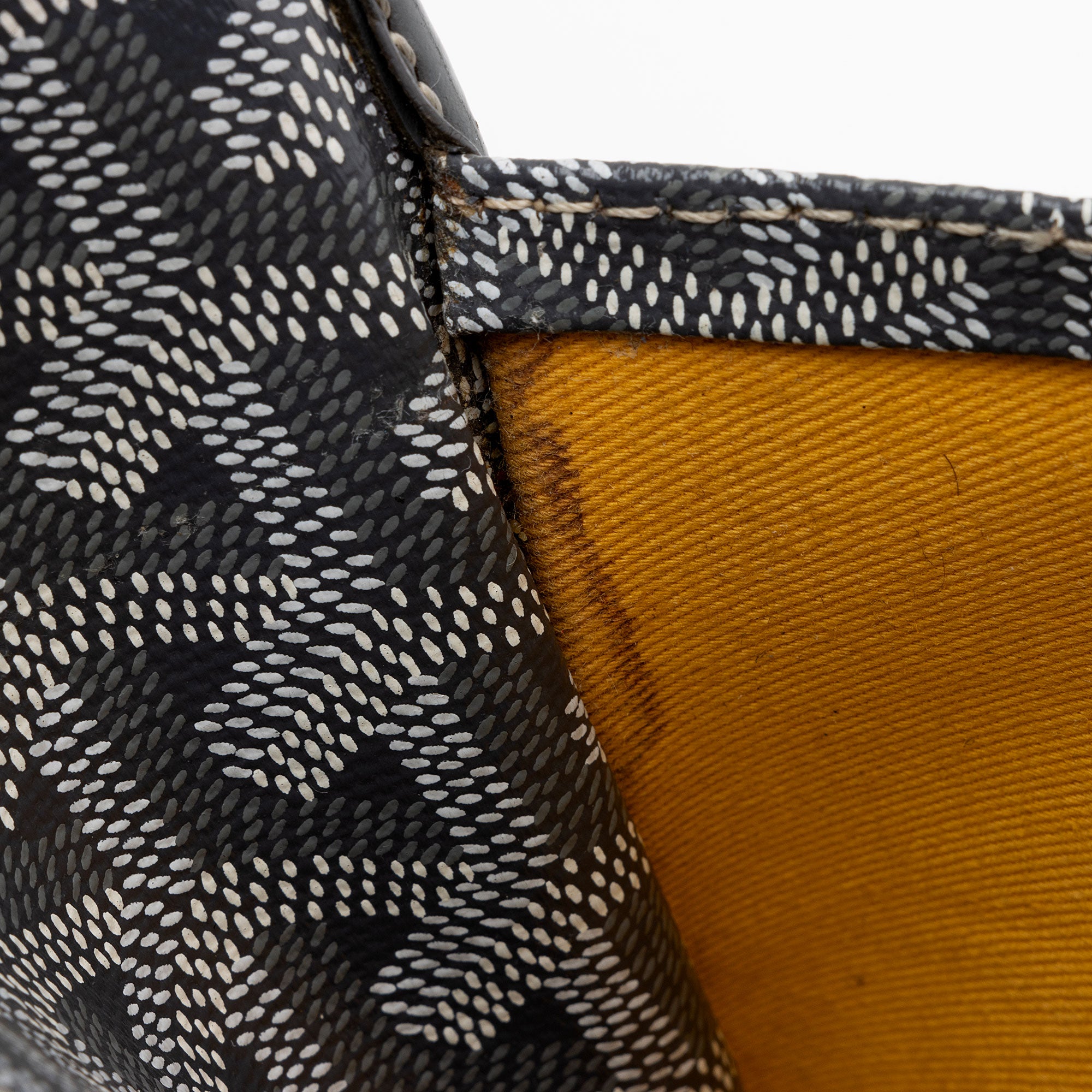 Goyard Goyardine Belvedere PM Messenger Bag (SHF-bfTOOS)