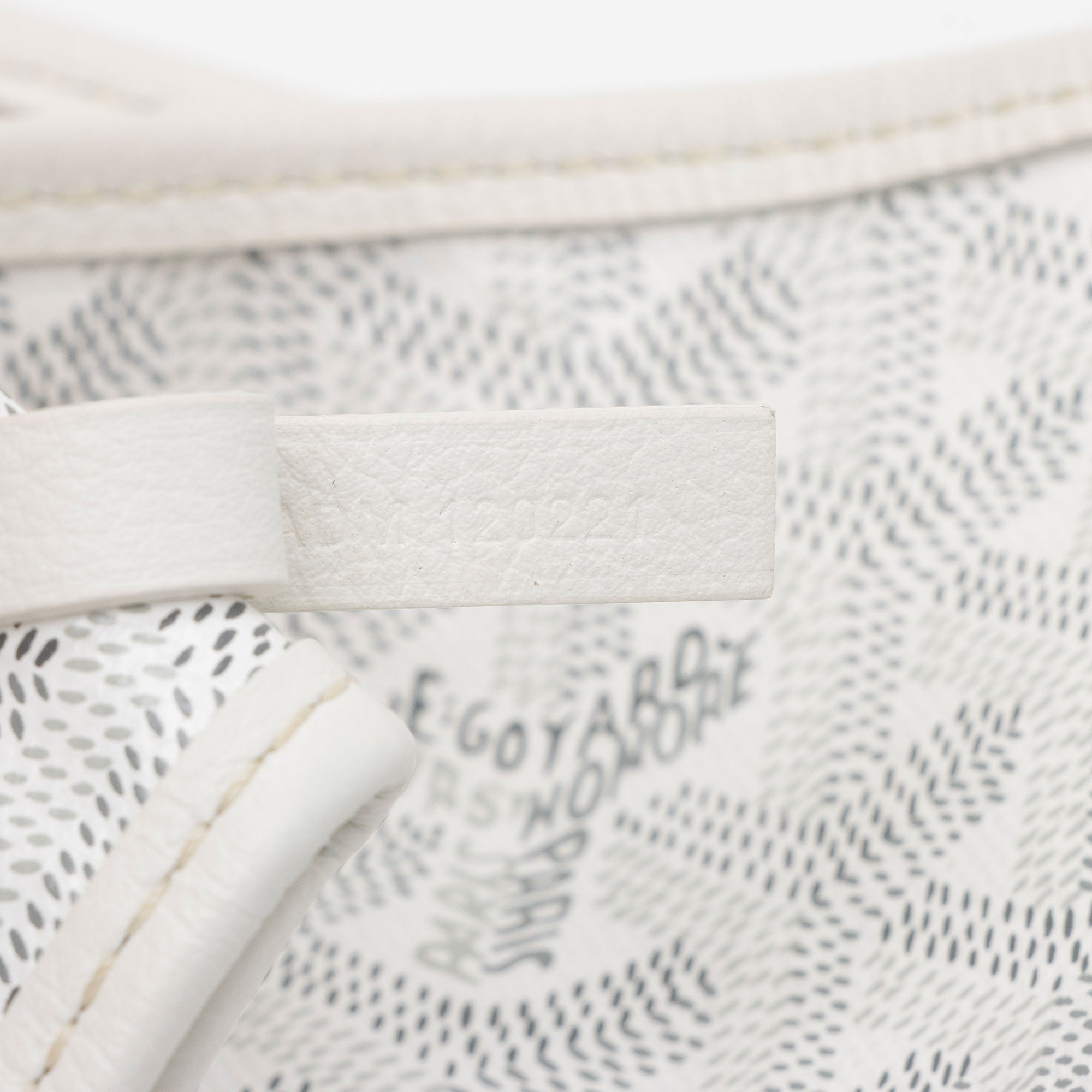 Goyard Goyardine Canvas St. Louis PM Tote (SHF-jQNG0d)