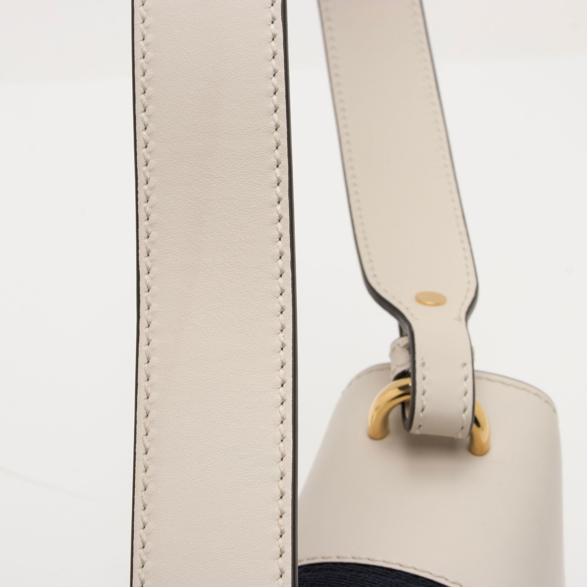 Gucci Calfskin Sylvie Small Shoulder Bag (SHF-Cn9quR)