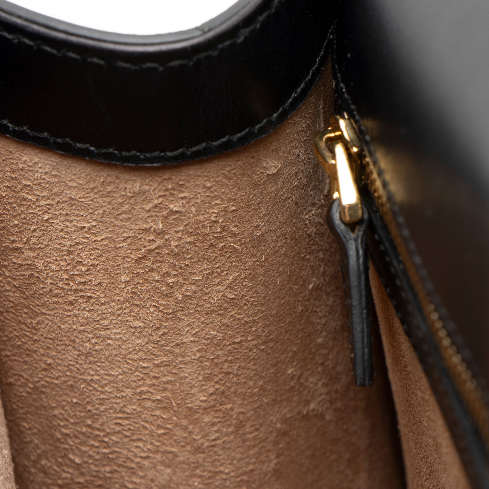 Gucci Calfskin Sylvie Small Shoulder Bag (SHF-0C37e0)