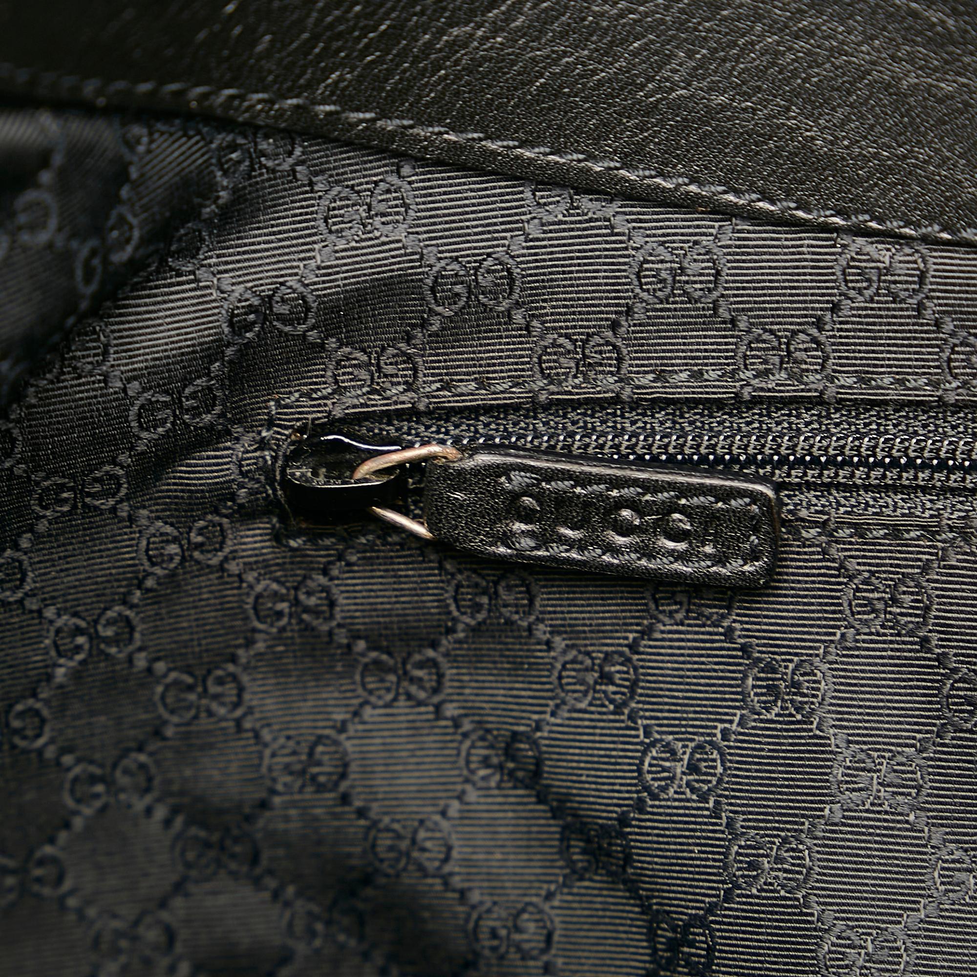 Gucci Canvas Shoulder Bag (SHG-31646)