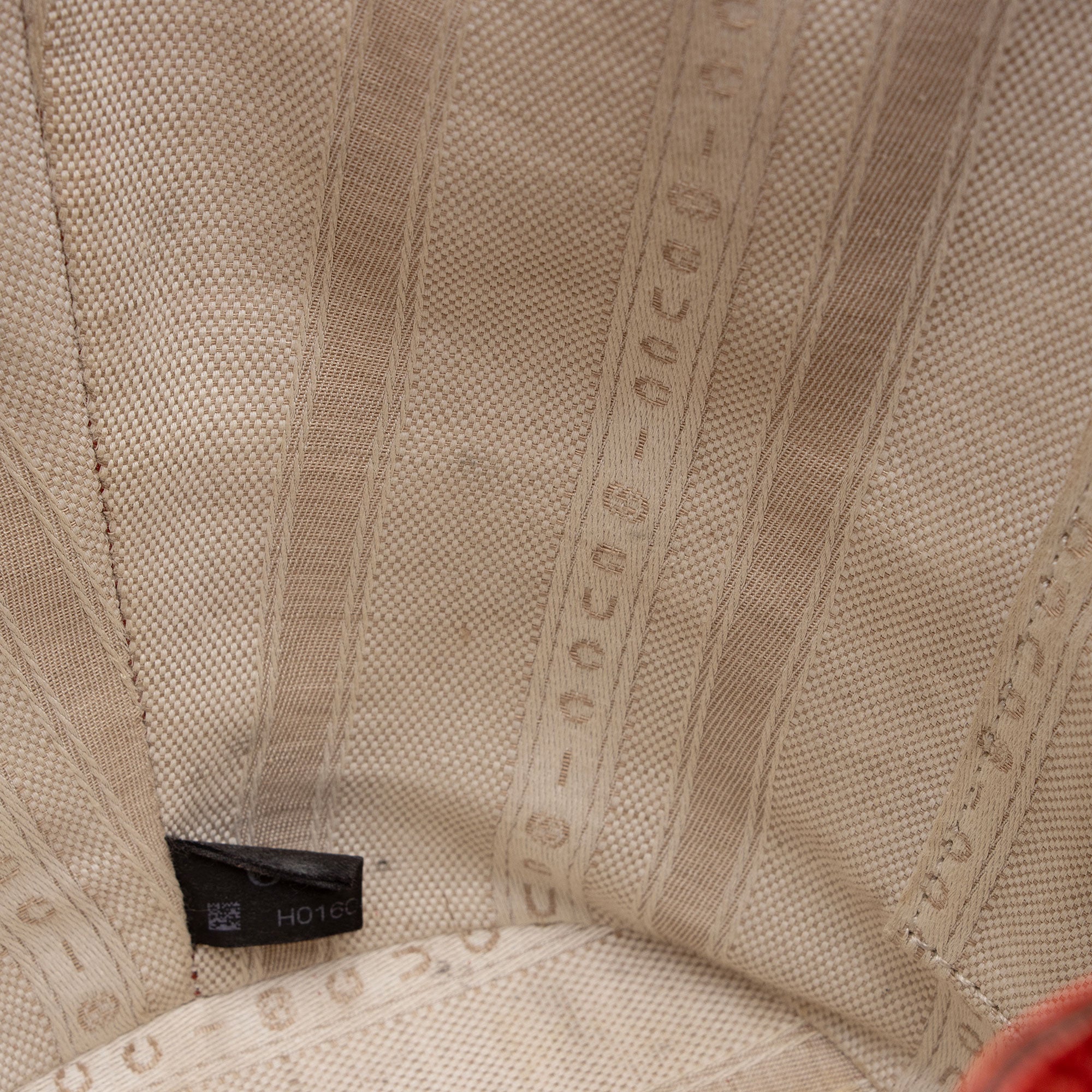 Gucci Diamante Leather Bright Bucket Bag (SHF-wHyMri)