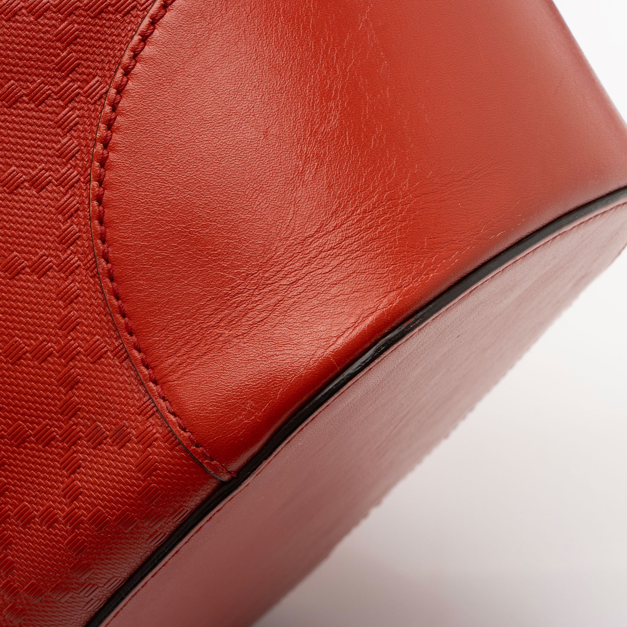 Gucci Diamante Leather Bright Bucket Bag (SHF-wHyMri)