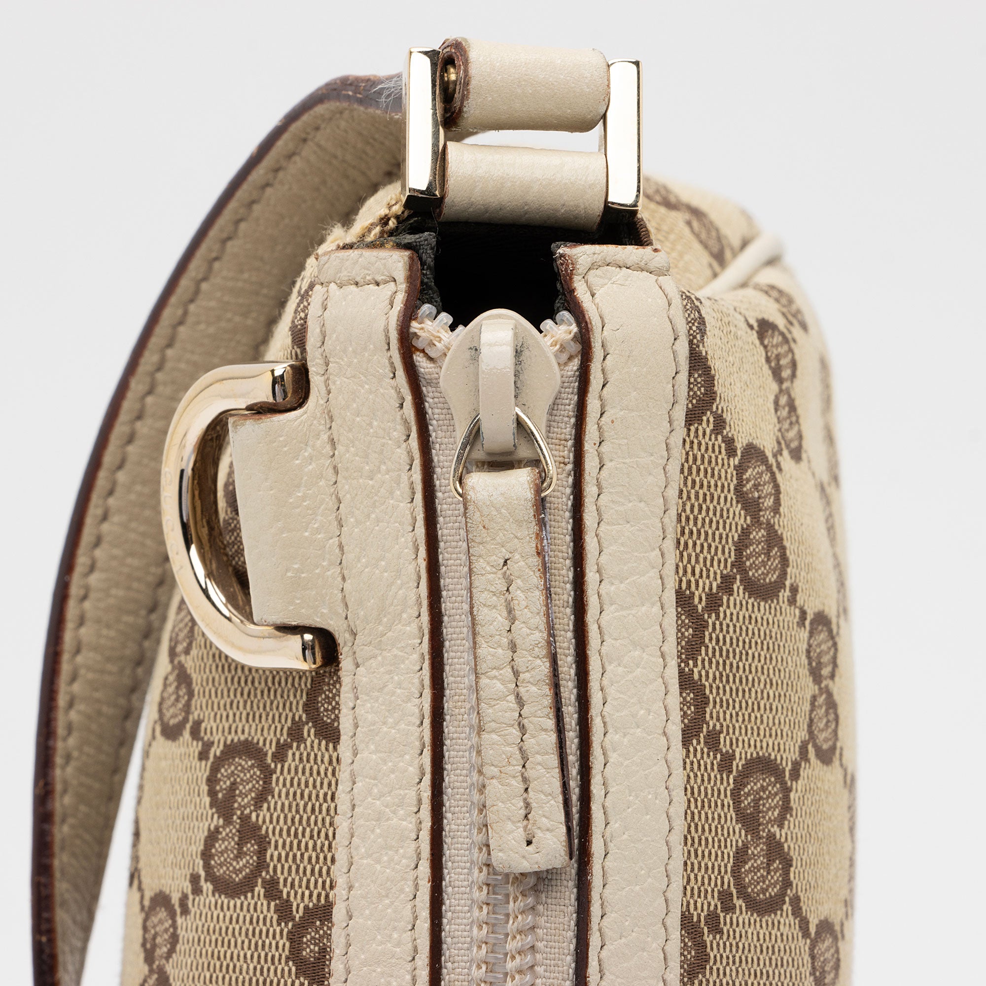 Gucci GG Canvas Abbey D Ring Pochette (SHF-1r8ajC)