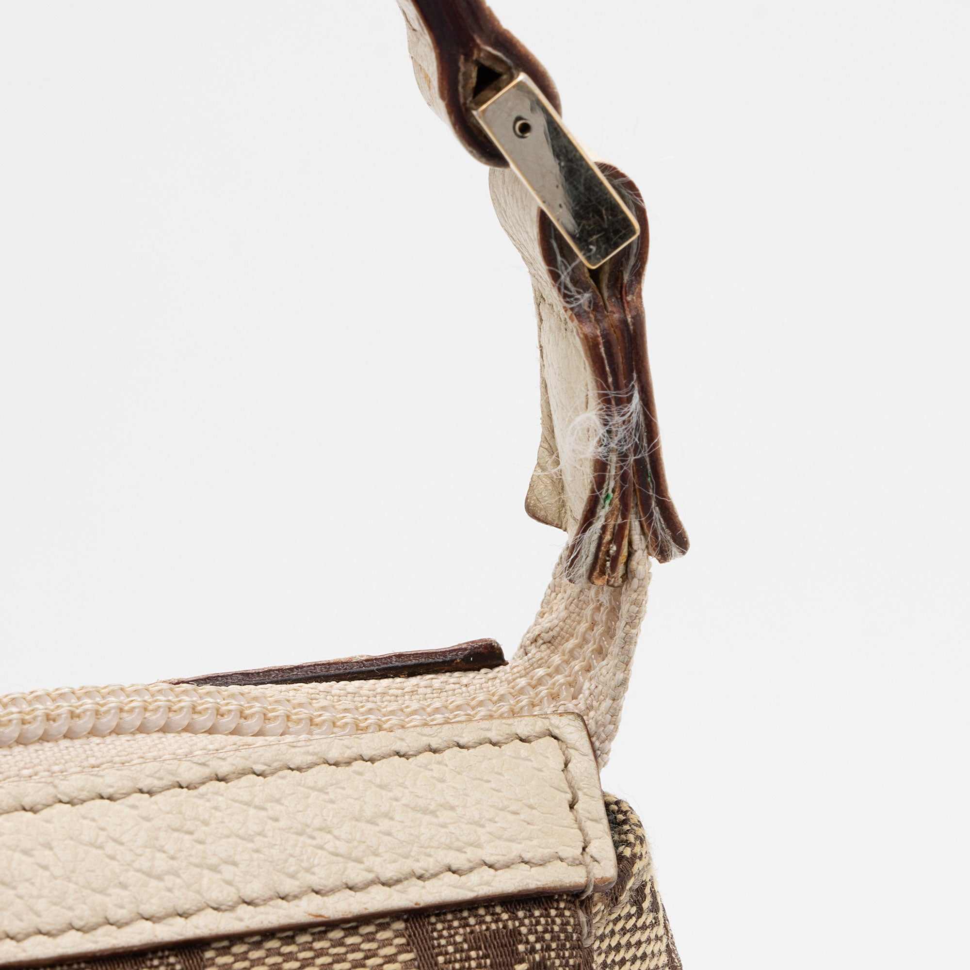 Gucci GG Canvas Abbey D Ring Pochette (SHF-1r8ajC)