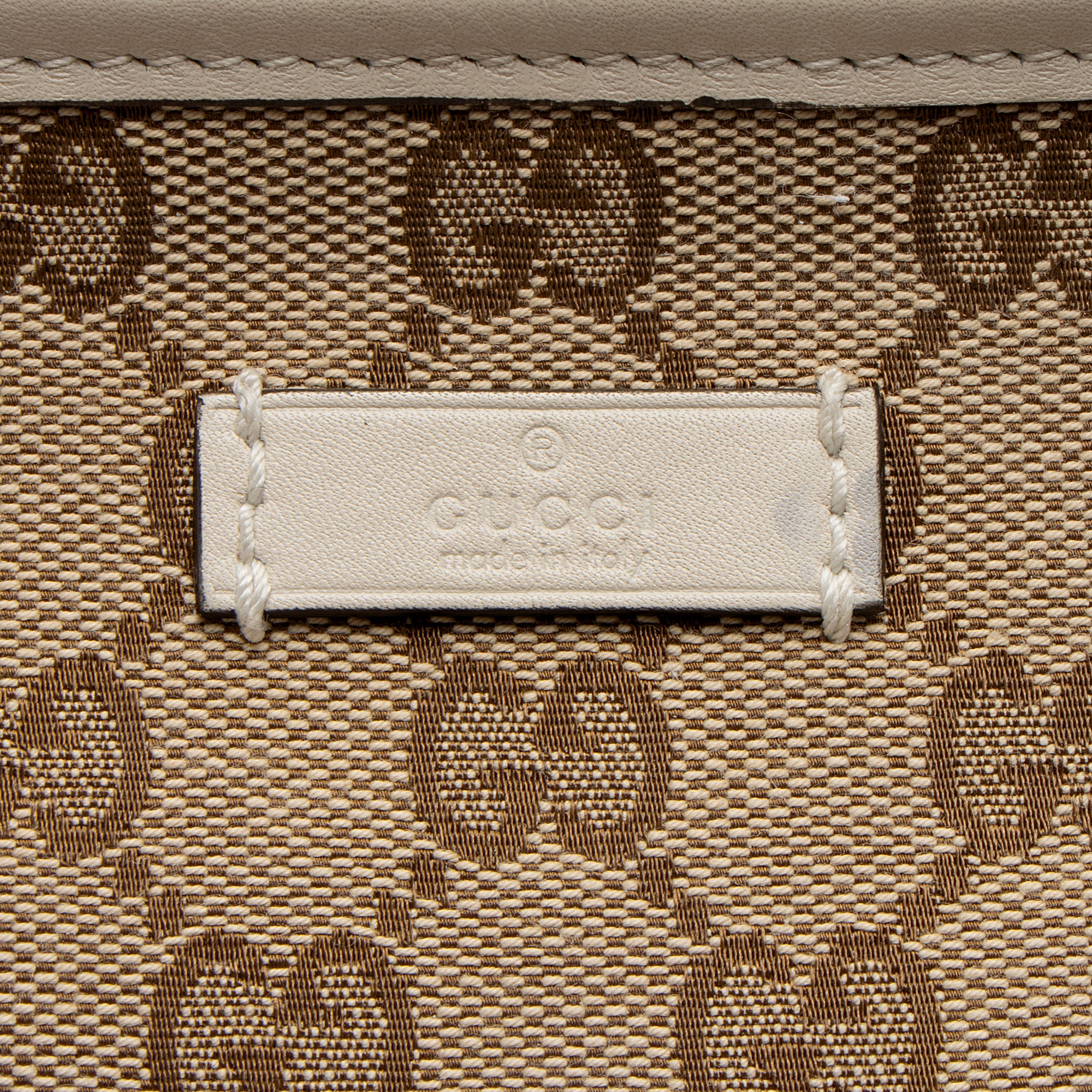Gucci GG Canvas Classic Flat Medium Messenger