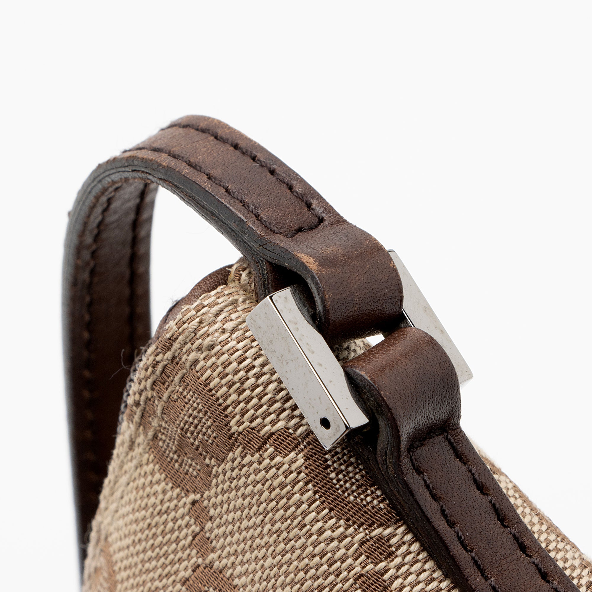 Gucci GG Canvas Classic Pochette (SHF-jRMlTd)