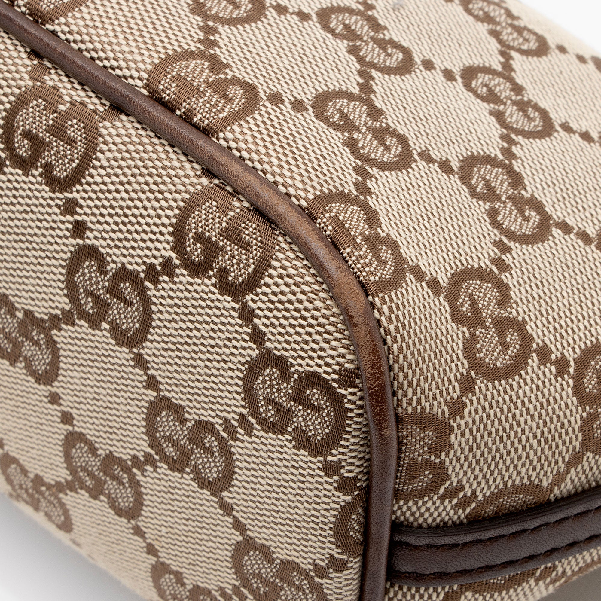 Gucci GG Canvas Classic Pochette (SHF-jRMlTd)