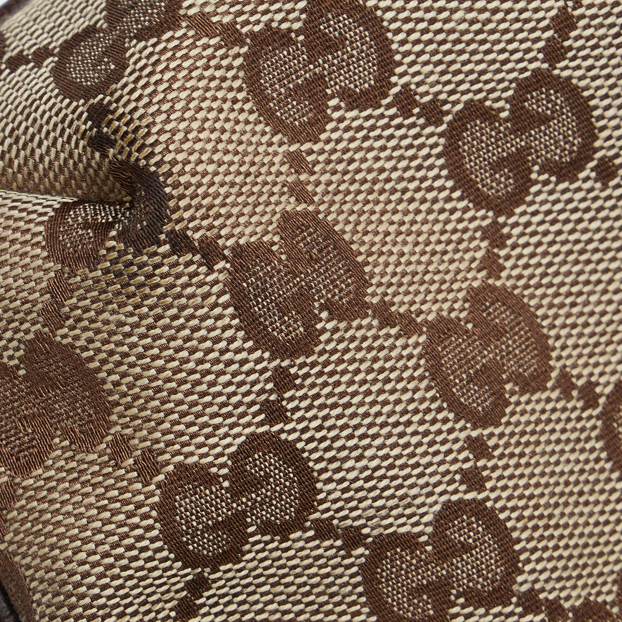 Gucci GG Canvas Crossbody Bag (SHG-AAZBQc)