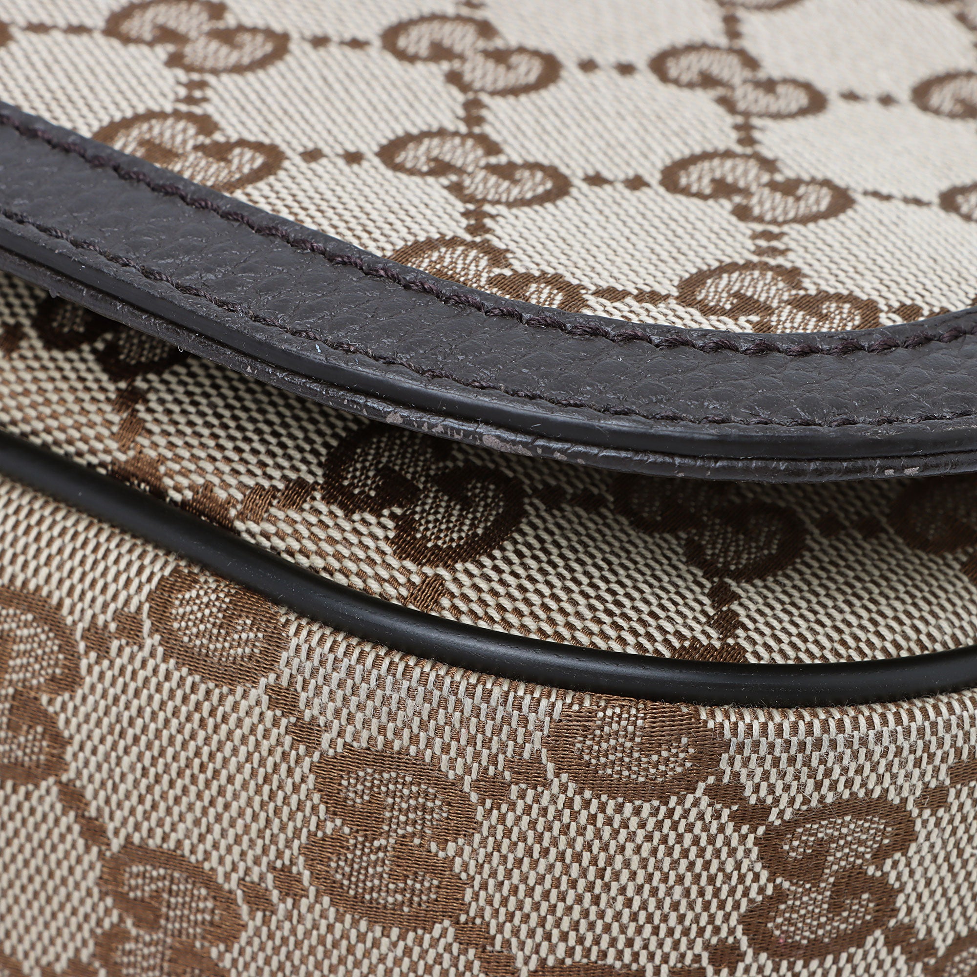 Gucci GG Canvas Flap Messenger Bag (SHF-1QqxVk)