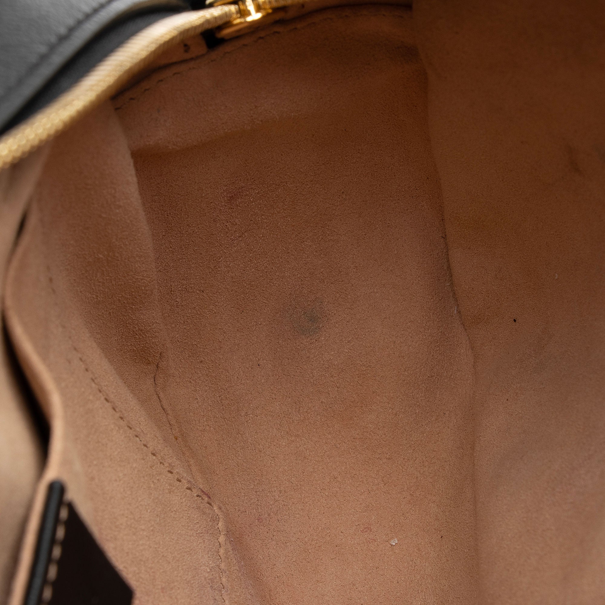 Gucci GG Canvas GG Marmont Small Shoulder Bag (SHF-JQX8ke)