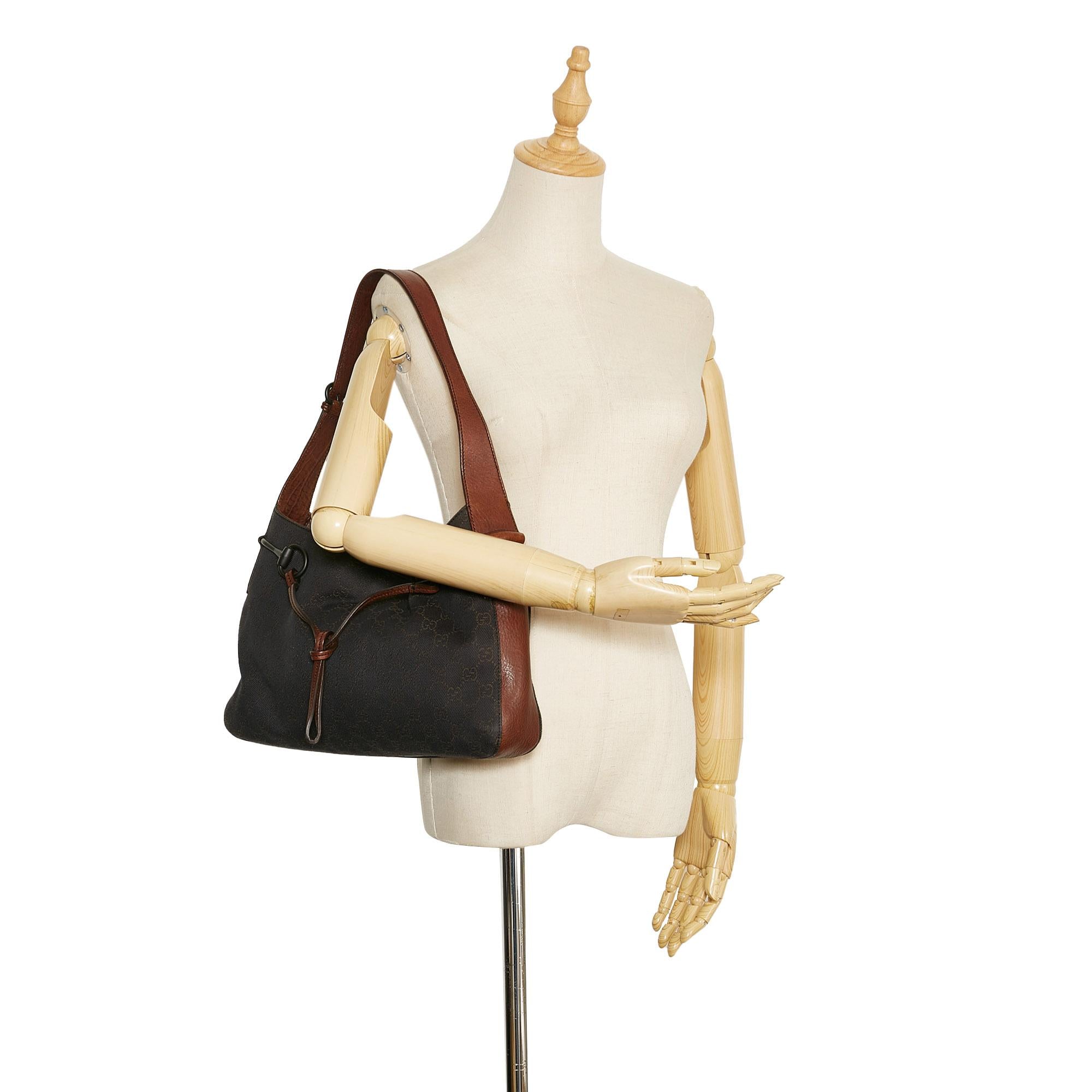 Gucci GG Canvas Horsebit Shoulder Bag (SHG-JXZoIh)