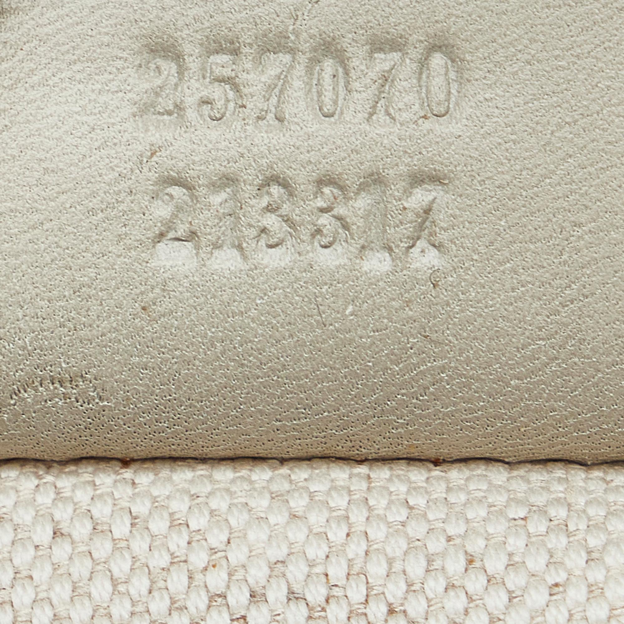 Gucci GG Canvas Lovely Heart Hobo (SHG-SnfJQ9)