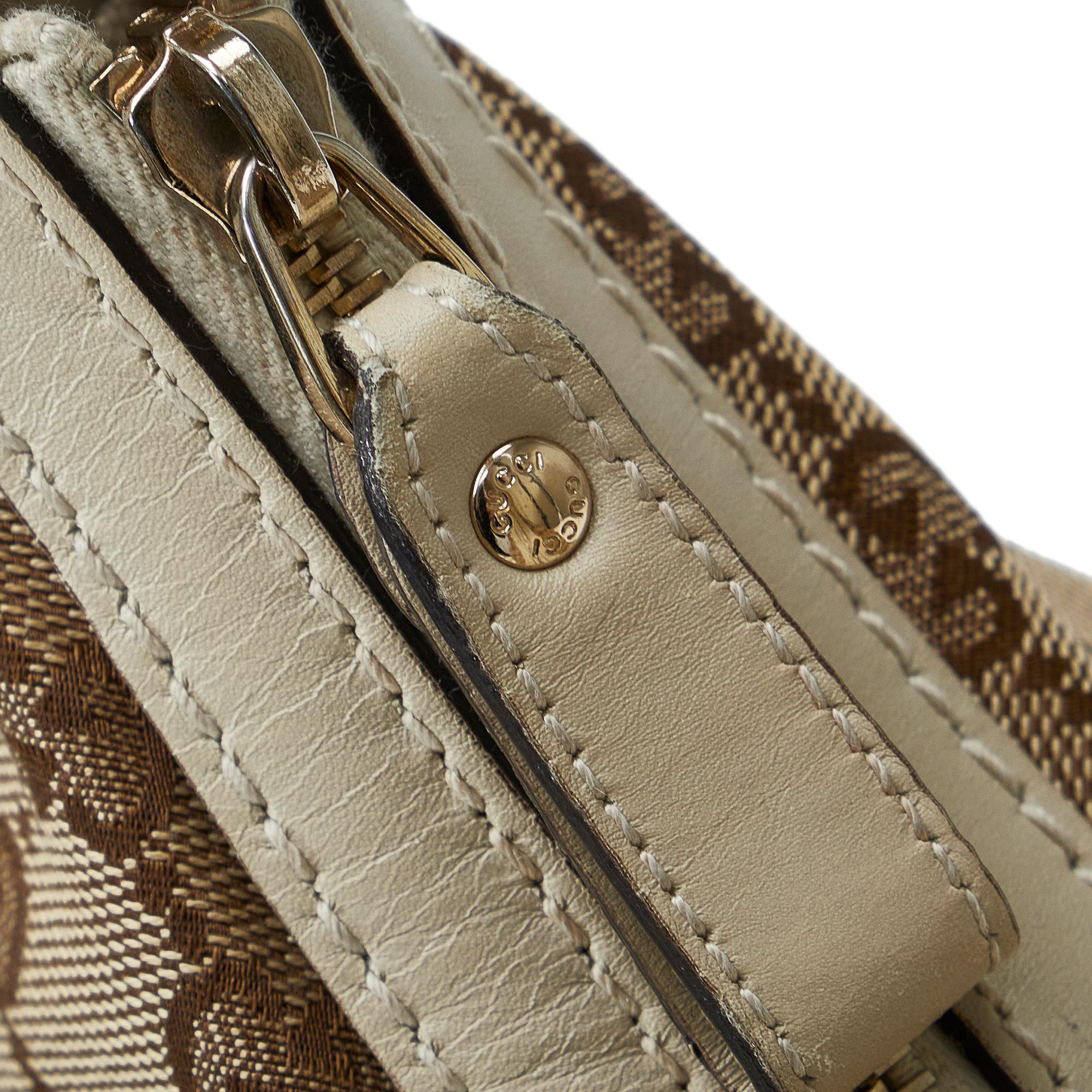 Gucci GG Canvas Lovely Heart Hobo (SHG-SnfJQ9)