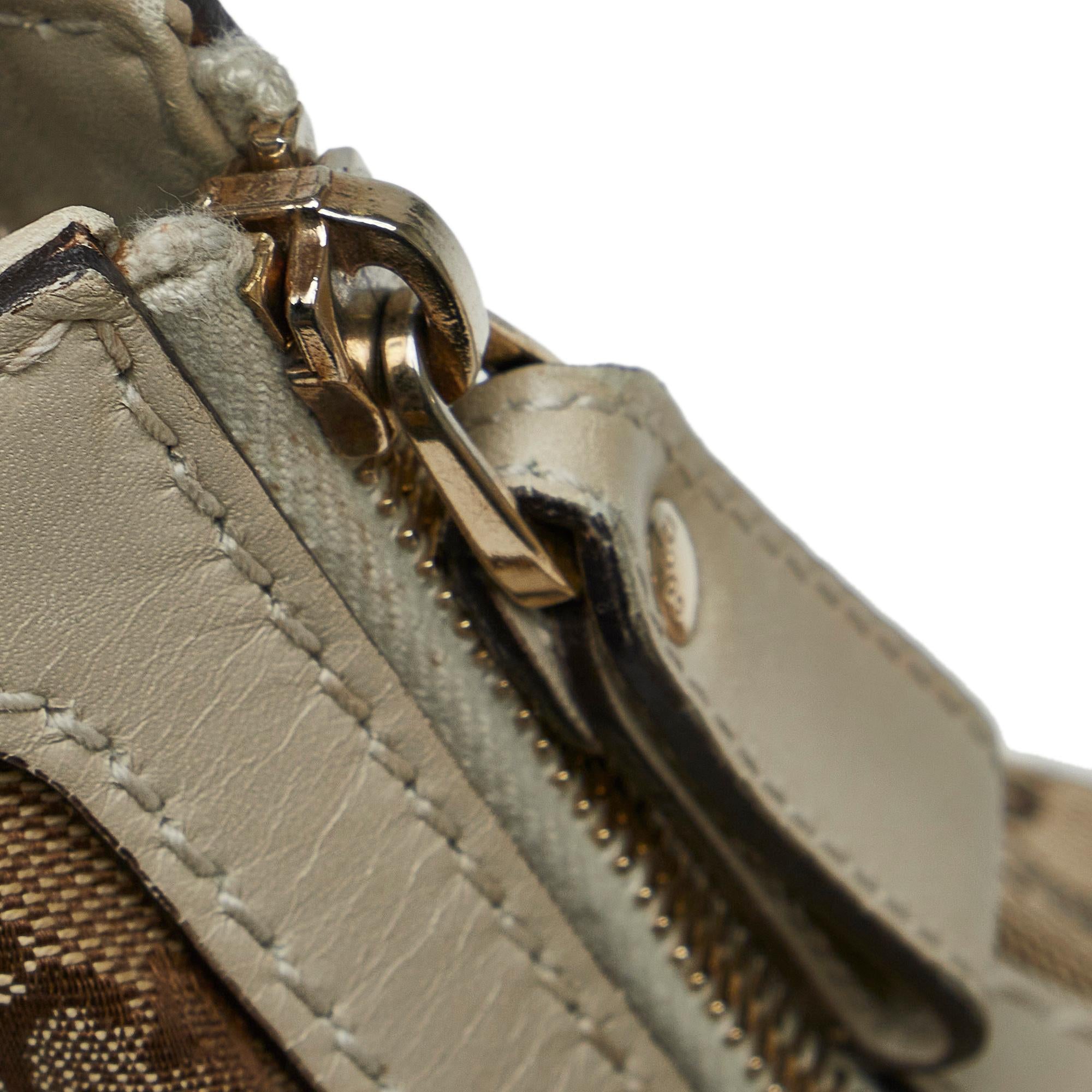 Gucci GG Canvas Lovely Heart Hobo (SHG-SnfJQ9)