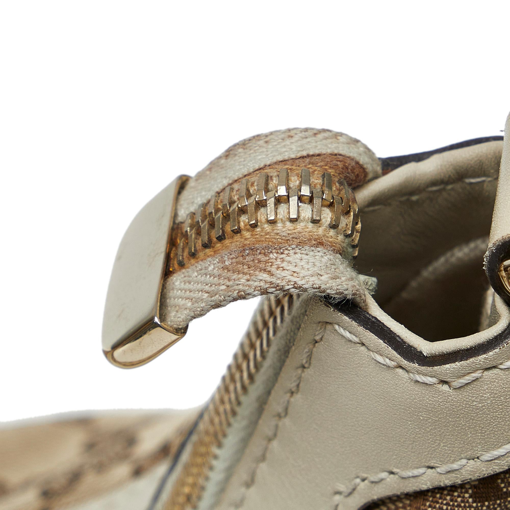 Gucci GG Canvas Lovely Heart Hobo (SHG-SnfJQ9)