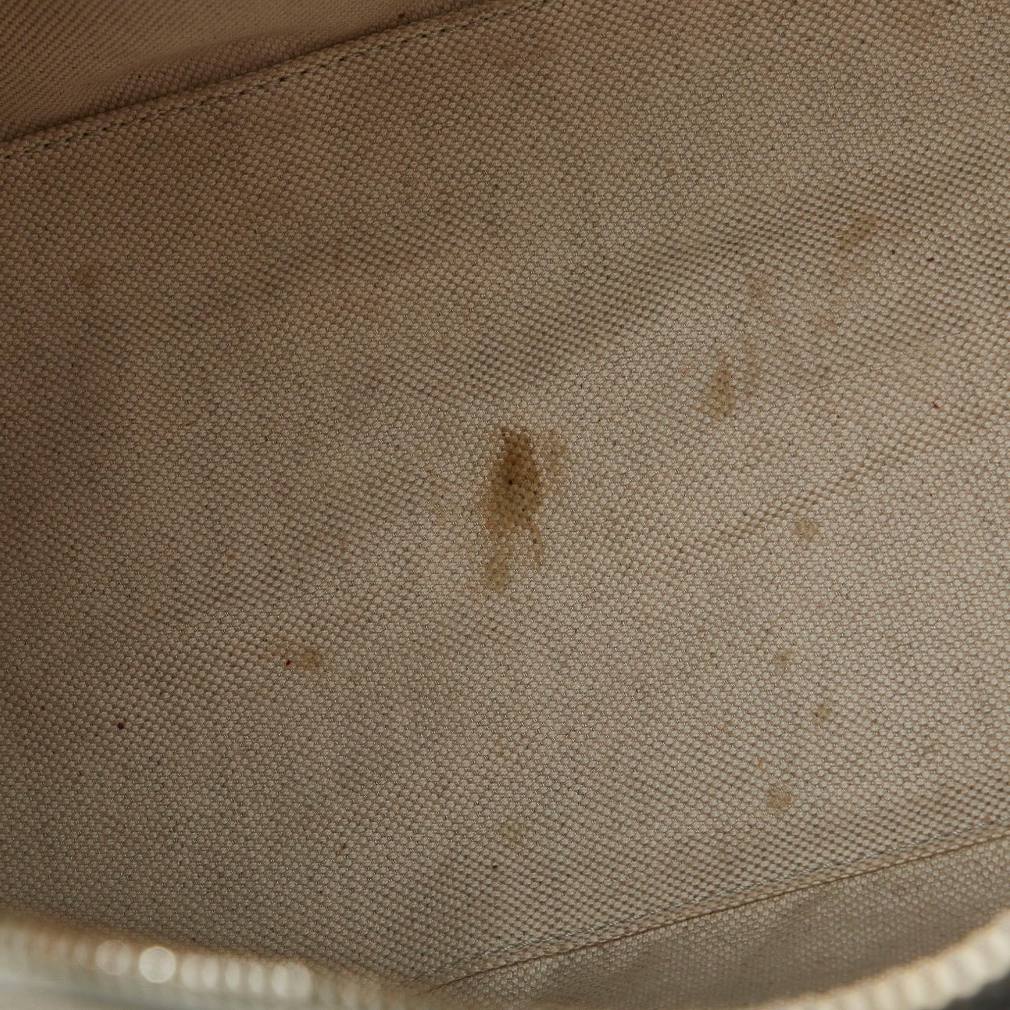 Gucci GG Canvas Lovely Heart Hobo (SHG-SnfJQ9)