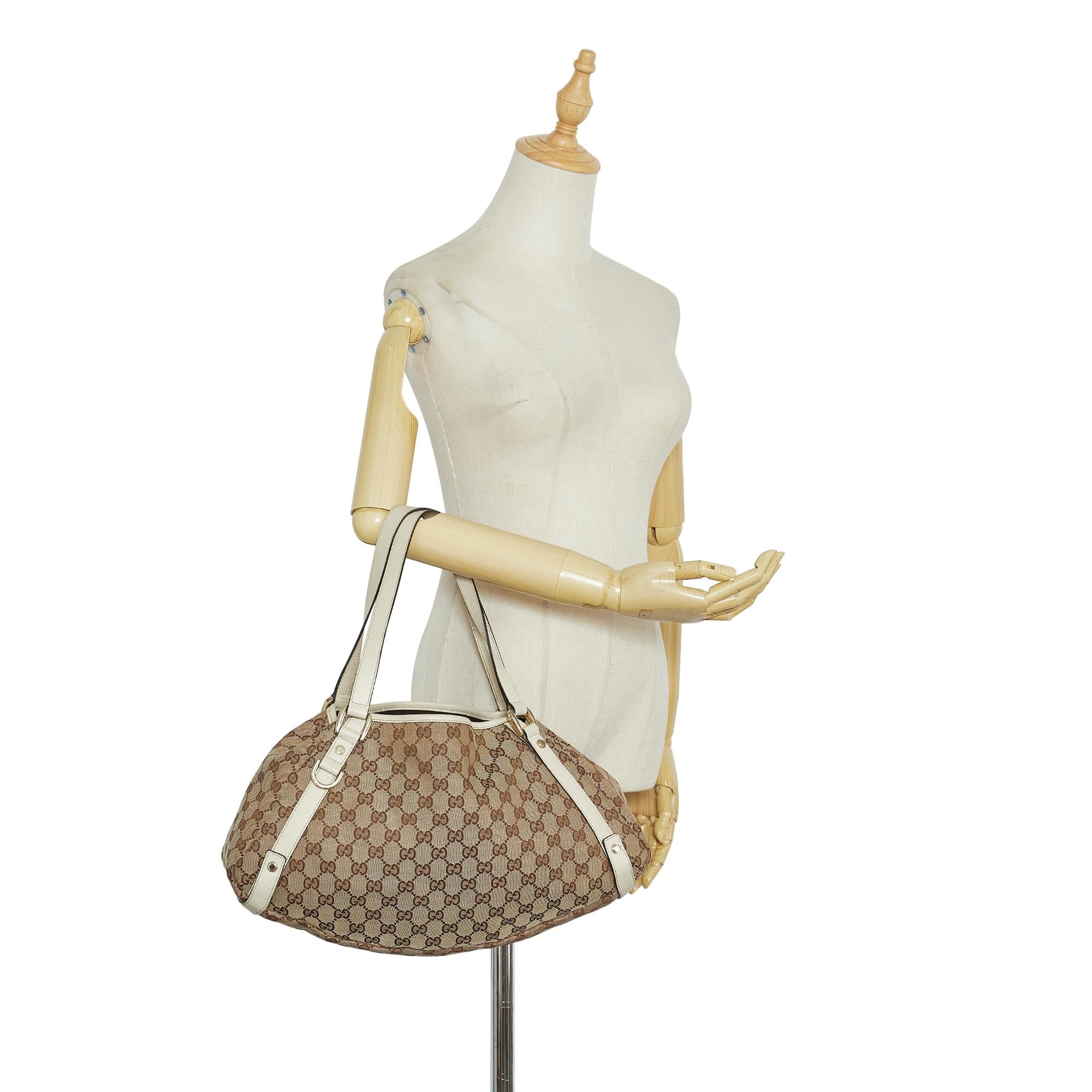 Gucci GG Canvas Pelham Shoulder Bag (SHG-Cm5oMZ)