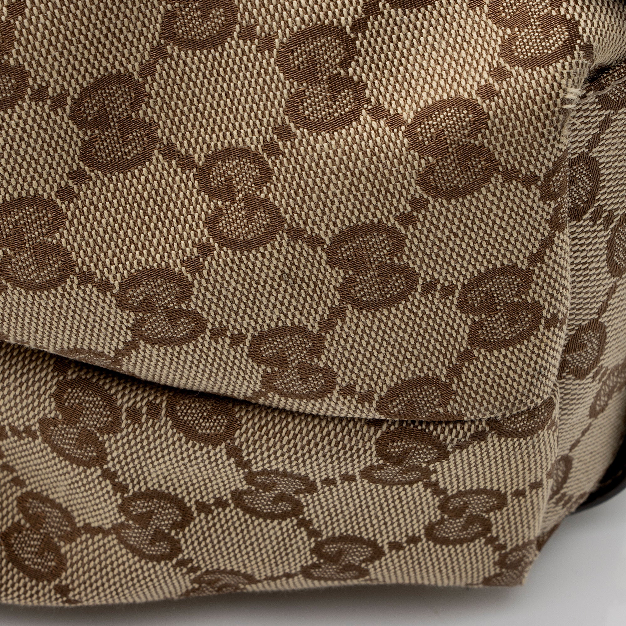 Gucci GG Canvas Pelham Small Shoulder Bag (SHF-HW7KzX)