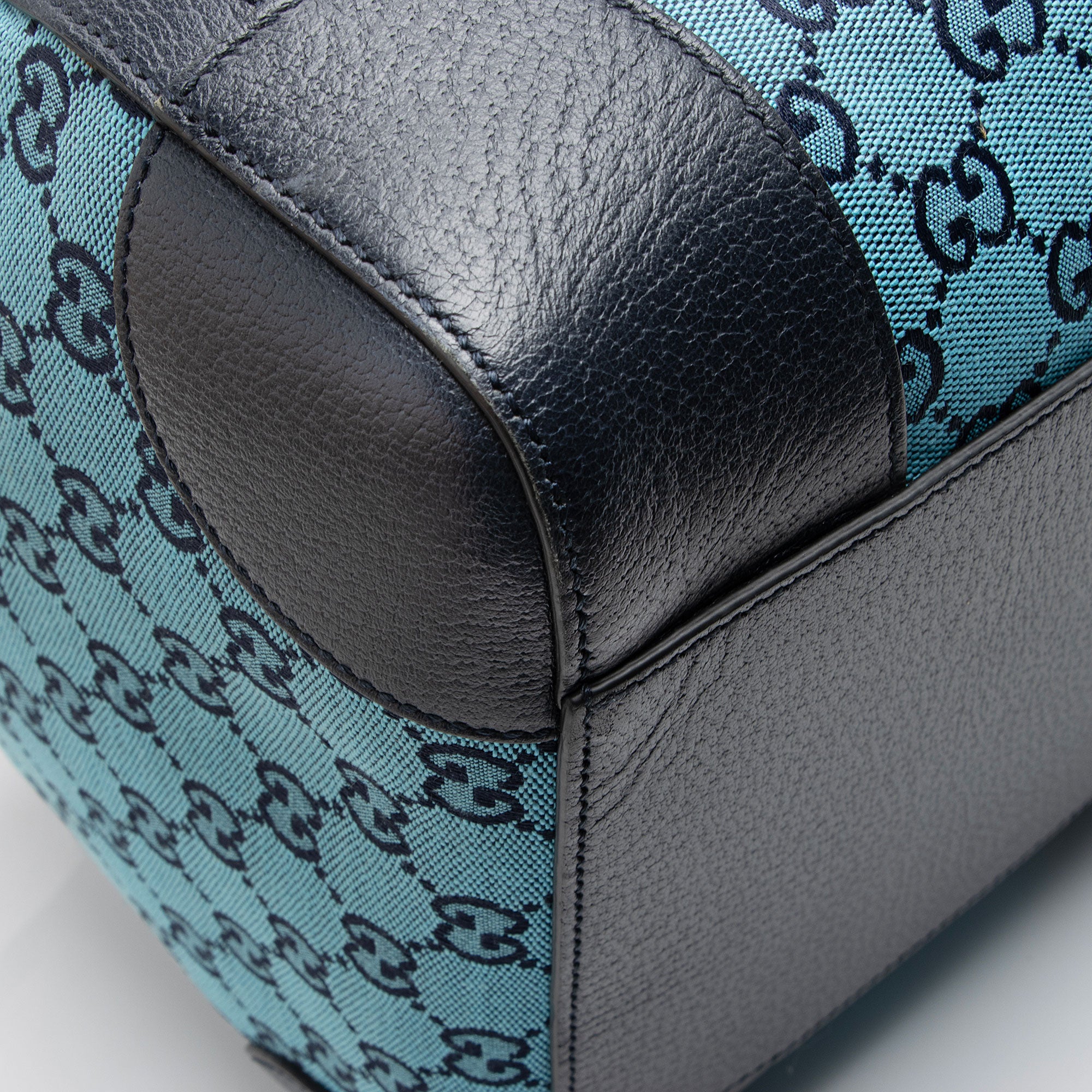 Gucci GG Canvas Savoy Medium Duffle (SHF-8zVTxr)
