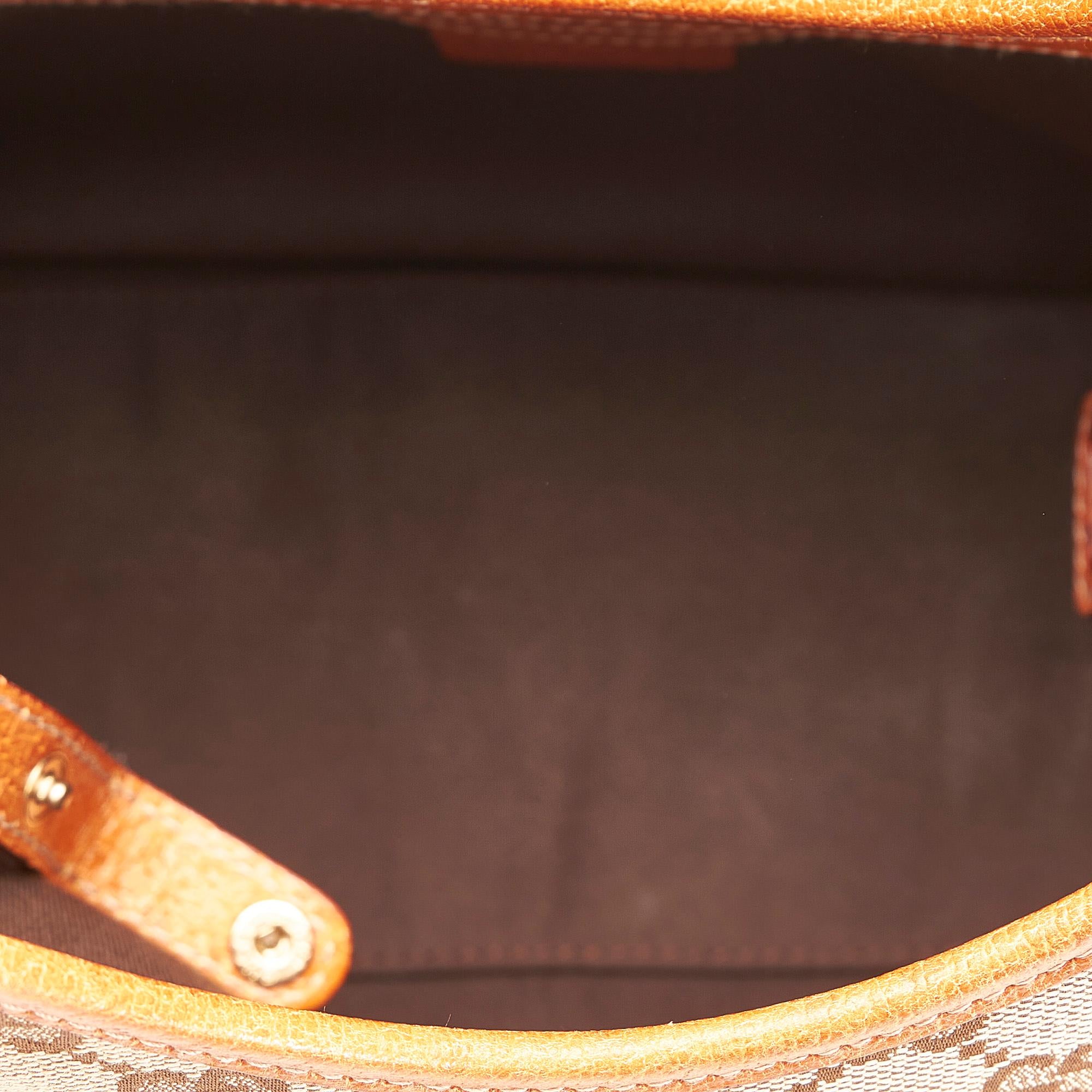 Gucci GG Canvas Shoulder Bag (SHG-83BnLV)