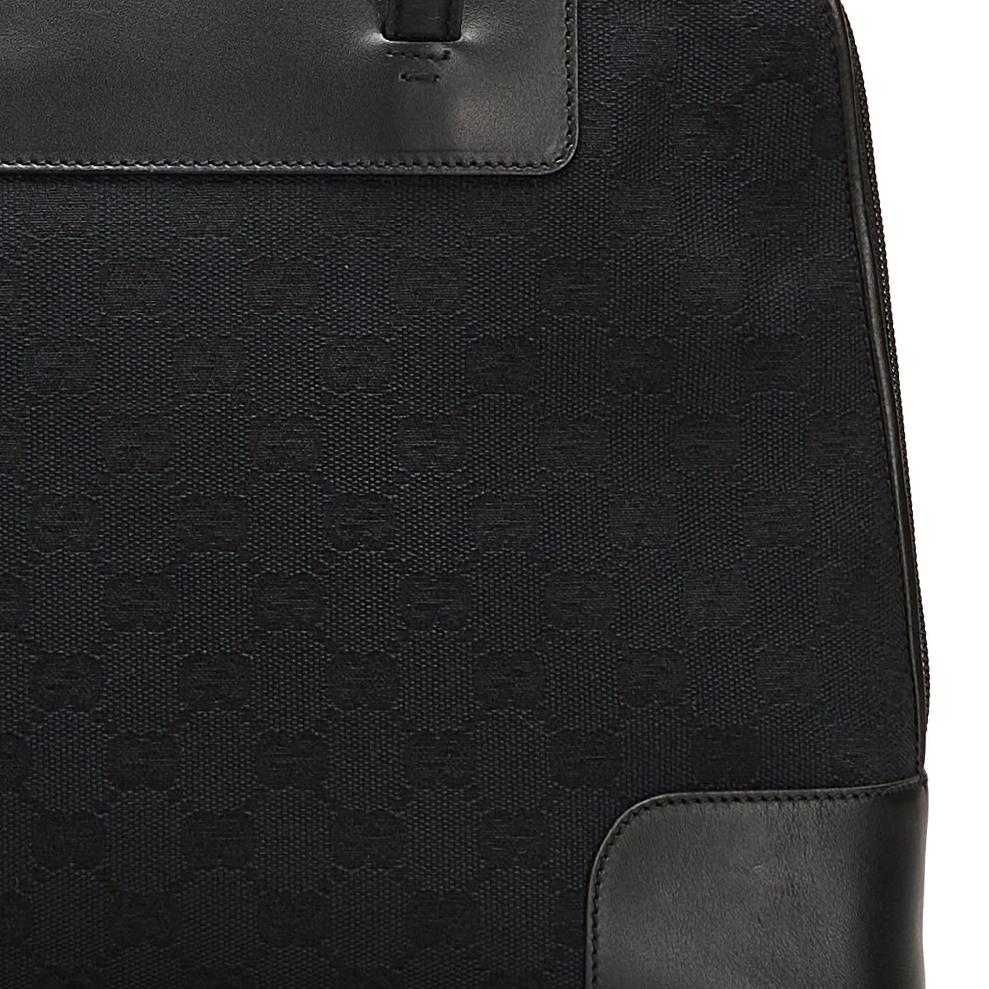 Gucci GG Canvas Shoulder Bag (SHG-A8NpEi)