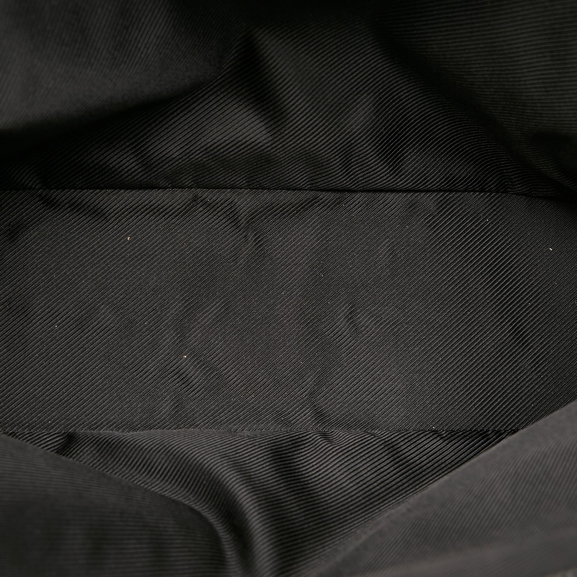 Gucci GG Canvas Shoulder Bag (SHG-A8NpEi)