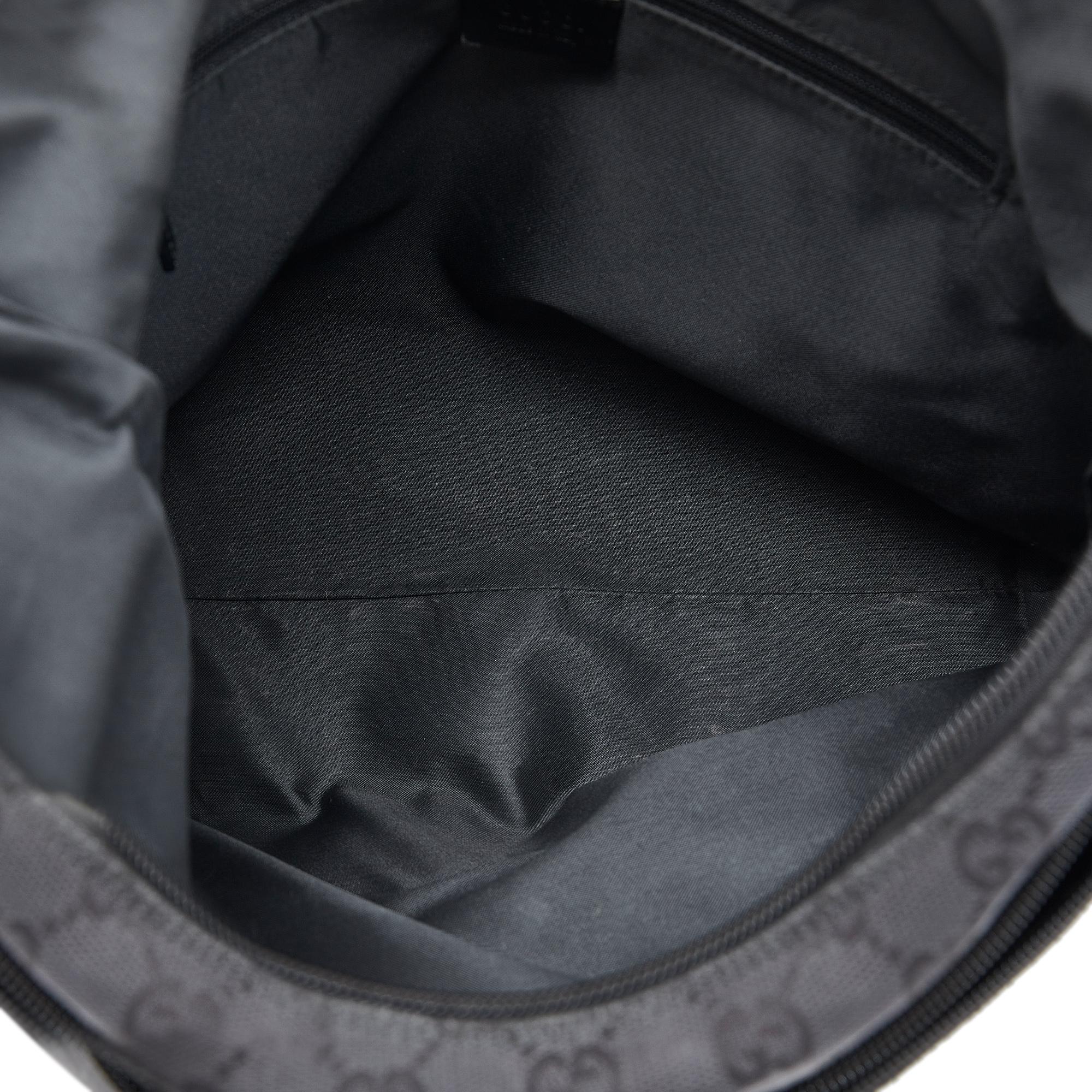 Gucci GG Canvas Shoulder Bag (SHG-HSdUU5)